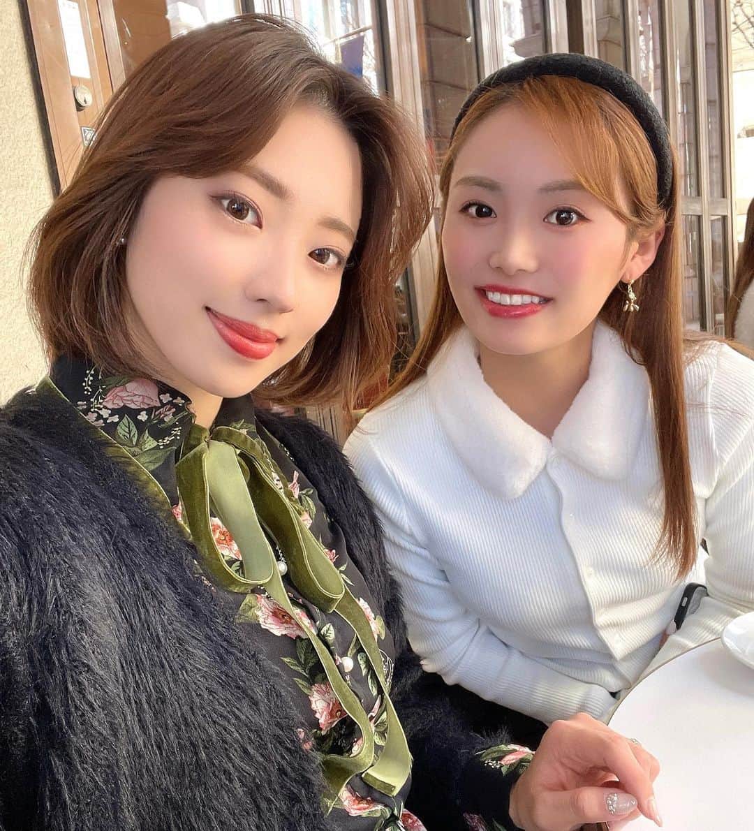 椿ここのインスタグラム：「退団したてホヤホヤのあんちゃんと会ってきました💗🌼  星組さんだったからなかなか在団中は 喋る事なくて、音楽学校生ぶりぐらいにちゃんと喋ったかも🥺💕  やっぱりめっちゃ可愛いかったし楽しすぎて一瞬で時間過ぎちゃったぁ☺️  ありがとうあんちゃん💕」