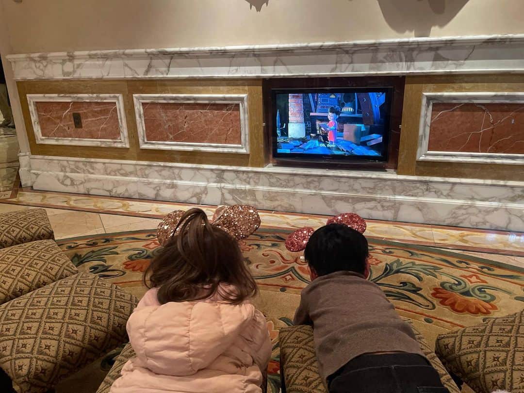 神咲れんのインスタグラム：「.  📍Hotel MiraCosta with Anna chan & Chloe chan  夢のひとつを叶えてもらった 素敵すぎる幸せいっぱいな1日でした🪄︎︎🌟  #ホテルミラコスタ #ミラコスタ #東京ディズニーシー  #子連れディズニー #tokyodisneysea #hotelmiracosta #disneysea #tds #kidsgram_tokyo」