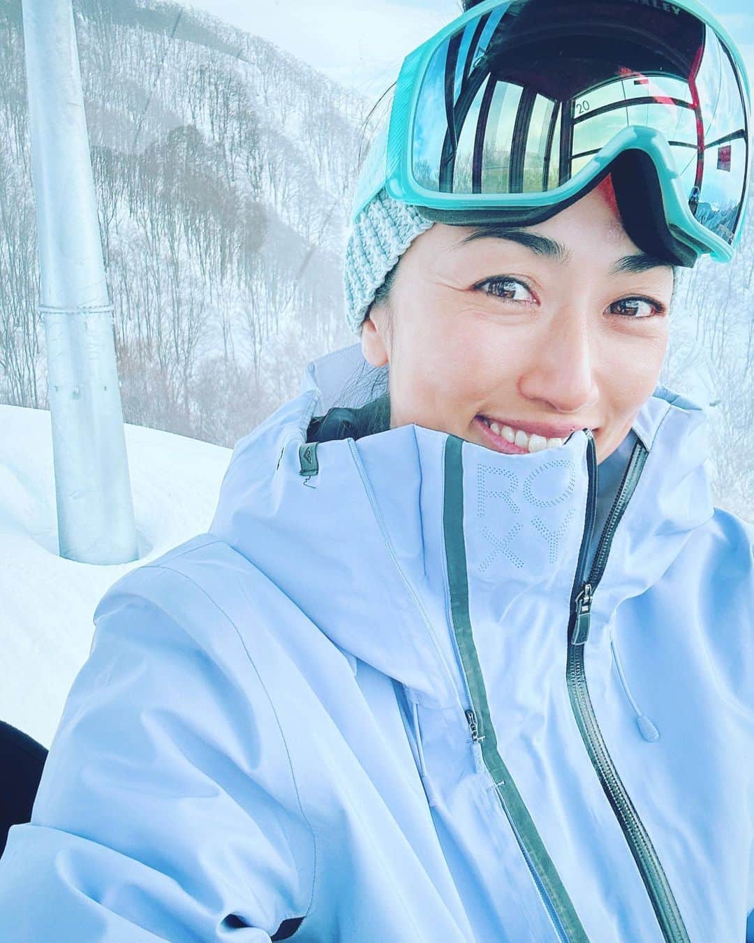 三星マナミのインスタグラム：「❄︎ ❄︎ ヘッドバンドで滑れる気持ちの良い季節になってきたね💙」