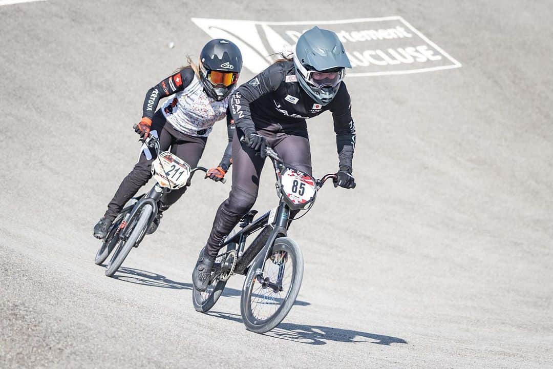 のインスタグラム：「7th and 5th in the semi at Sarrians C1. This is not how I wanted to start the season but on to the next one!  フランスのサリアンで行われたレースでは、7位と準決勝5位でした。 次のレースは、イタリアで行われるヨーロピアンカップなので、それに向けてまたトレーニング頑張ります！  📸 @navadanet」