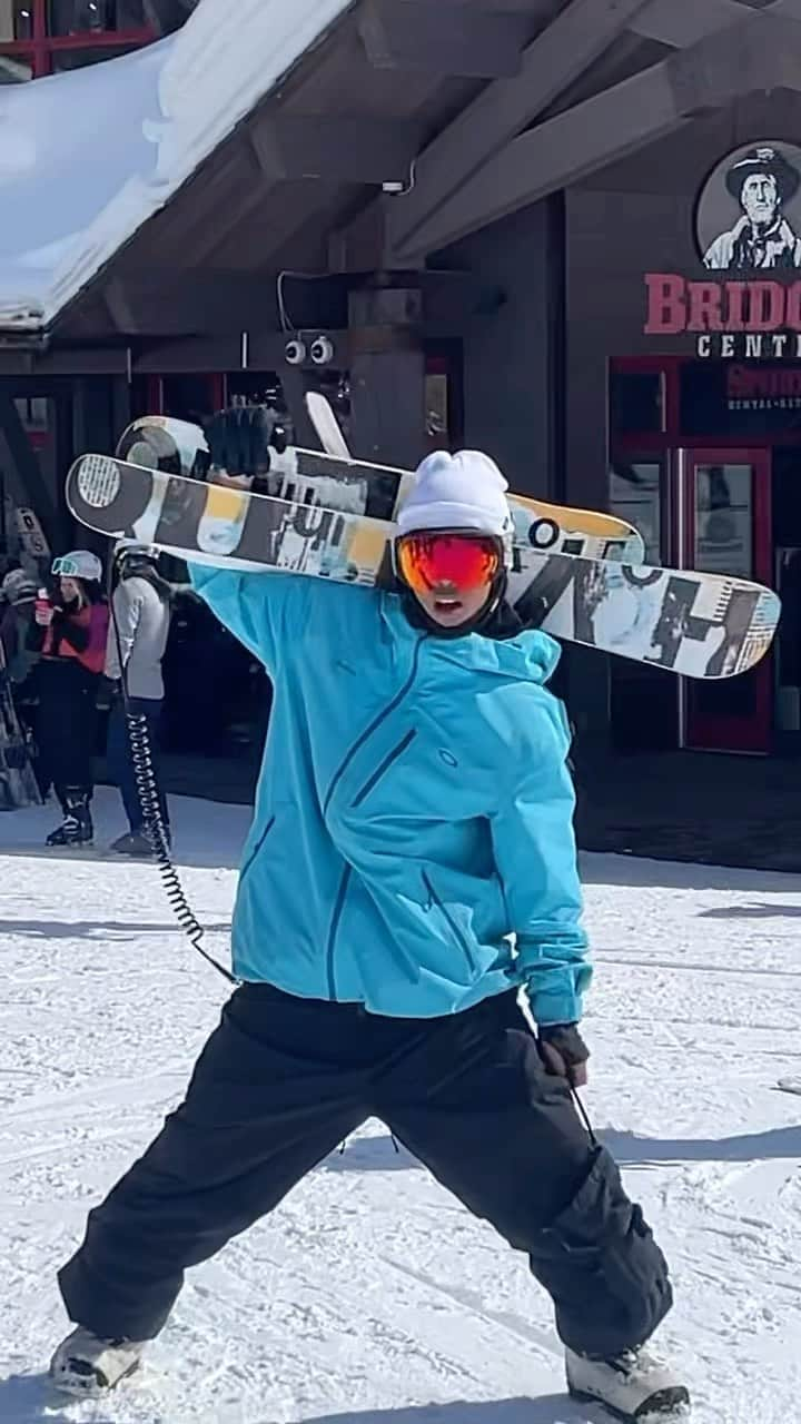 角野友基のインスタグラム：「Snow skate party at @jacksonhole w/ @camfitzpatrick @coopbran @hovlandsnowskates」