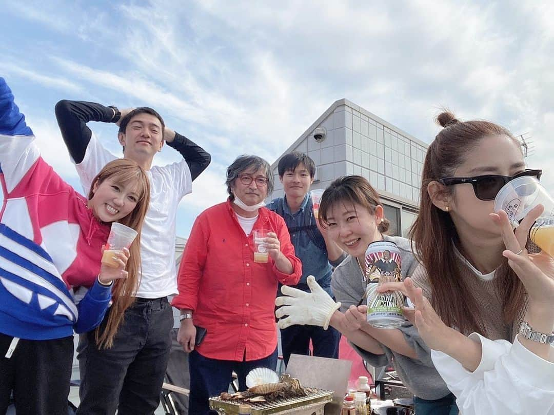 中田あすみさんのインスタグラム写真 - (中田あすみInstagram)「最高な宴に参加してきました…！！ お家でBBQ！！🍖🦪🍴🍻✨ ビールサーバーがある家飲みなんて初めて…！🥹✨ ご飯も美味し過ぎるし皆んなで飲むビールは最高でした🍺 有紗も途中から合流して、皆んなで楽しい時間を過ごしました〜☺️ 石部ちゃんご夫妻、本当にありがとう💕  #天てれ #最高に楽しかった #暖かくなって嬉しい #また集まりましょう」3月6日 15時56分 - asumi.nakada