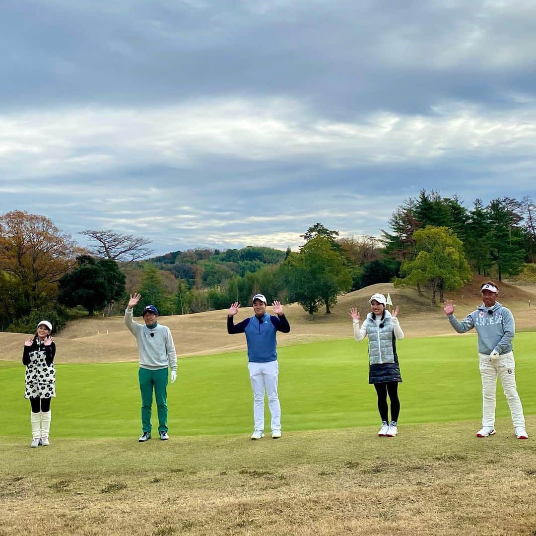 徳原恵梨さんのインスタグラム写真 - (徳原恵梨Instagram)「３月放送のサンテレビ『原田伸郎のめざせパーゴルフⅢ』は兵庫県三木市の関西クラシックゴルフ倶楽部で収録しました！😊❤️ ⁡ 伸郎チームのゲストは 2022年シーズン賞金ランキング61位になり、 初のシード権を獲得された吉田泰基プロ🎉👏 ⁡ 井戸木プロチームのゲストは ステップアップツアー２勝🏆✨ パーゴルフでお馴染みの小野祐夢プロ😊 2023年はQTランキングの資格でツアー参戦されます✨ ⁡ 同い年でジュニアの頃から共に頑張ってきた2人！😆☀️ ⁡ プロの得意技のコーナーも必見です😍💓 ぜひご覧ください！🤗🌈 ⁡ ⁡ ⁡ 放送されている局⬇️⬇️ ⁡ サンテレビ　毎週火曜23時～　 再放送 毎週土曜11時～  ⁡ 【下記局でも放送中！】 ⁡ 東京MXテレビ　毎週金曜　4:30〜 群馬テレビ　毎週水曜　22:30～ テレビ神奈川　毎週火曜　10:00～ 三重テレビ　毎週木曜　23:20～ とちぎテレビ　毎週木曜 20:30〜 佐賀シティビジョン eo光テレビ あずみ野ケーブルテレビ Ｊ－ＳＰＯＲＴＳ ⁡ ⁡ ⁡ ⁡ #原田伸郎のめざせパーゴルフ #パーゴルフ #サンテレビ #ゴルフ #ゴルフ場 #golf #ゴルフ女子 #女子ゴルフ #ゴルフ男子 #ゴルフウェア #キスオンザグリーン #kissonthegreen #ゴルフレッスン #ゴルファー #プロゴルファー #ゴルフコーデ #ゴルフ大好き #golfwear #ゴルフ好きな人と繋がりたい #ゴルフ練習 #スコアアップ #関西クラシックゴルフ倶楽部 #関西クラシック #原田伸郎 さん #井戸木鴻樹 プロ  #吉田泰基 プロ #小野祐夢 プロ #徳原恵梨」3月6日 15時53分 - elly_0216