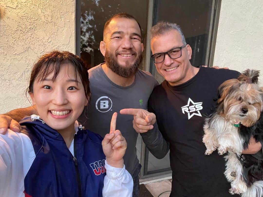 須崎優衣さんのインスタグラム写真 - (須崎優衣Instagram)「I would like to thank Juan Archuleta for his hospitality and for the training at his home 💪🔥🙇‍♀️ I am very grateful for his warm welcome. I felt his determination as a professional fighter, his awareness, his mentality, the way he spends his daily life, and most of all, his determination to devote his life to martial arts, which inspired me greatly! Thanks to you, Juan, my mentality and awareness has started to move in an even better direction 💪🔥 I am so glad to have had the opportunity to spend time with you. I also learned why I have been a champion for so many years and what it means to be a human being who is supported by everyone ✨ I am so grateful to have met another person I admire and respect 🙏🔥 . I will definitely continue to be a champion and try my best to repay my special coach with good results 💪🔥 ・ ファン・アーチュレッタさんのお家で武者修行をさせて頂きました💪🔥温かく迎え入れてくださり本当にありがとうございました🙇‍♀️ ・ プロ格闘家としての覚悟、意識、考え方、日々の生活での過ごし方、そして何より格闘技に人生を懸ける覚悟を沢山感じ、計り知れないくらいの刺激を沢山頂きました！ファンさんのおかげで私の考え方や意識がさらに良い方向へと進み始めました💪🔥 ・ また一緒に過ごさせて頂く中で長年チャンピオンでい続けられる理由、みんなから応援される人間性を学びました✨ ・ また一人私の憧れの人、尊敬する人に出会えた事に心から感謝しています🙏🔥 ・ 私も絶対にチャンピオンになり続けて良い結果を報告し、私のSpecialコーチに良い結果で恩返しをできるよう頑張ります💪🔥」3月6日 16時16分 - yui106301susaki