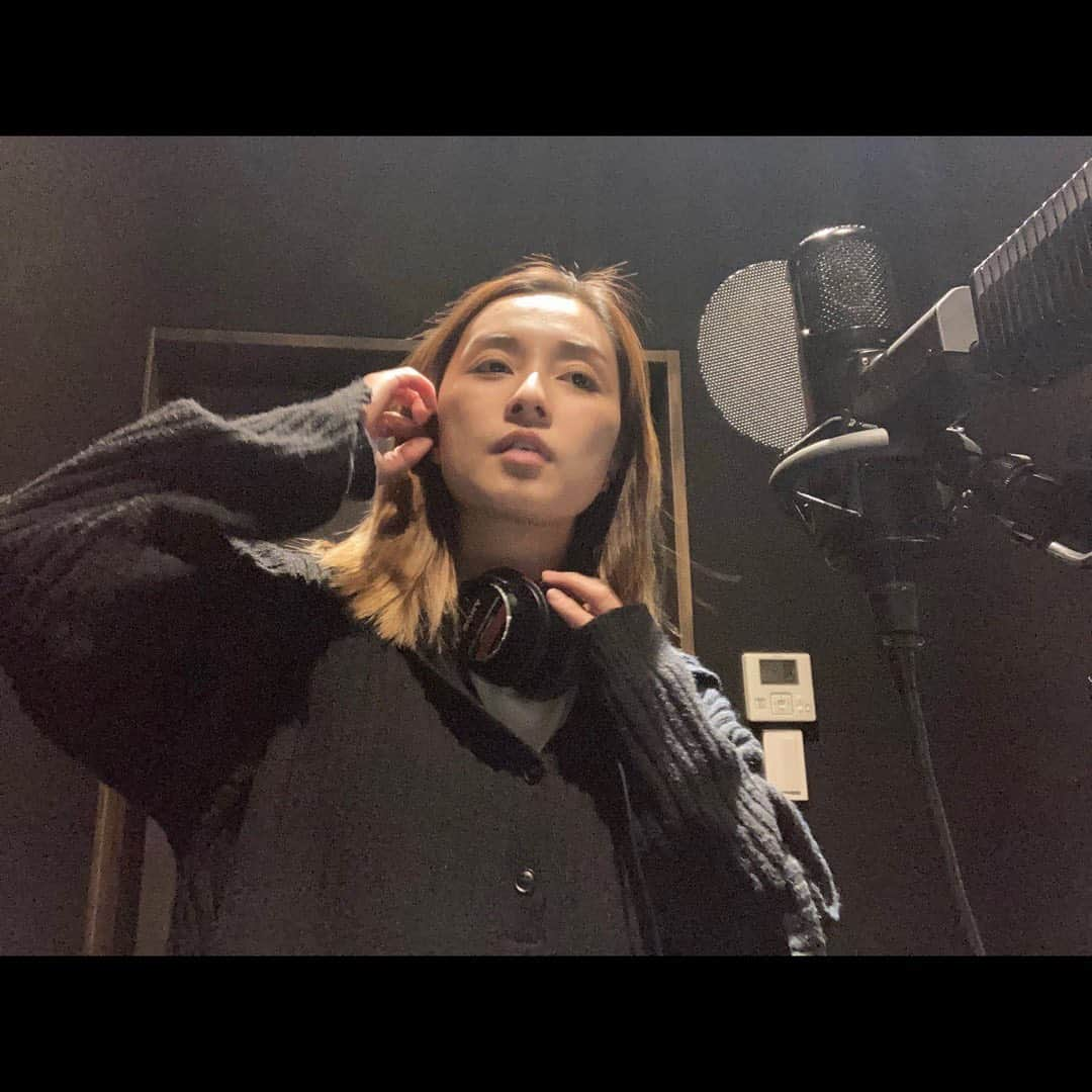 伴都美子のインスタグラム：「✔️ ⁡ 歌録。 ⁡ ⁡ #doasinfinity  #vocalrecording」