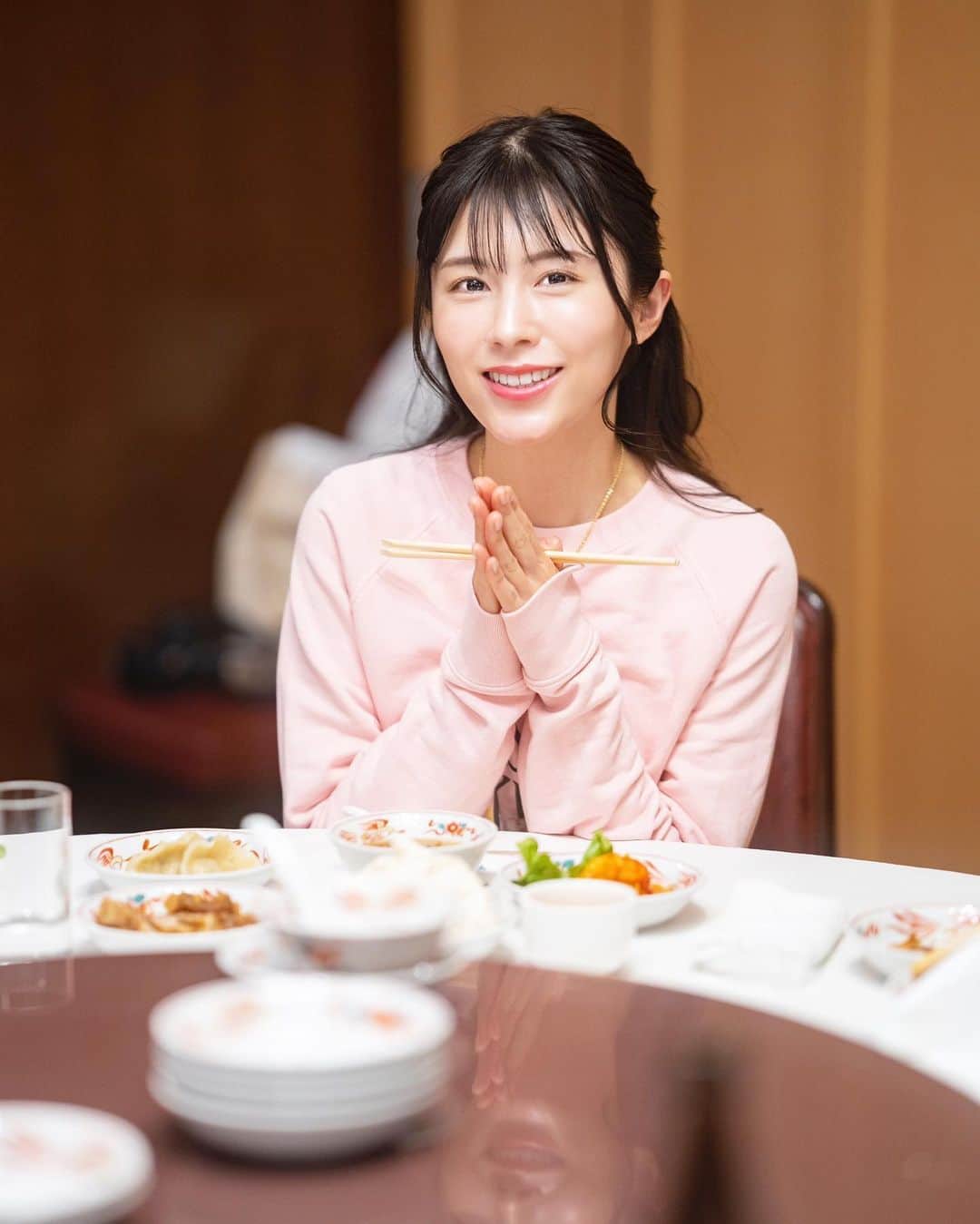 麻衣愛のインスタグラム：「. ⋰ ⋱⋰ ⋱⋰ ⋱⋰ ⋱⋰ ⋱⋰ ⋱⋰ ⋱⋰ ⋱⋰ ⋱⋰ ⋱ . . ファンのみんなと 中華屋さんで 円卓くるくるした(✌︎˙˘˙✌︎) . 幸♡ . 我很开心!! . . ⋱⋰ ⋱⋰ ⋱⋰ ⋱⋰ ⋱⋰ ⋱⋰ ⋱⋰ ⋱⋰ ⋱⋰ ⋱⋰  . #横浜 #横浜中華街 #揚州飯店 #中華街 #横浜グルメ #instadaily #instafood #yokohama」