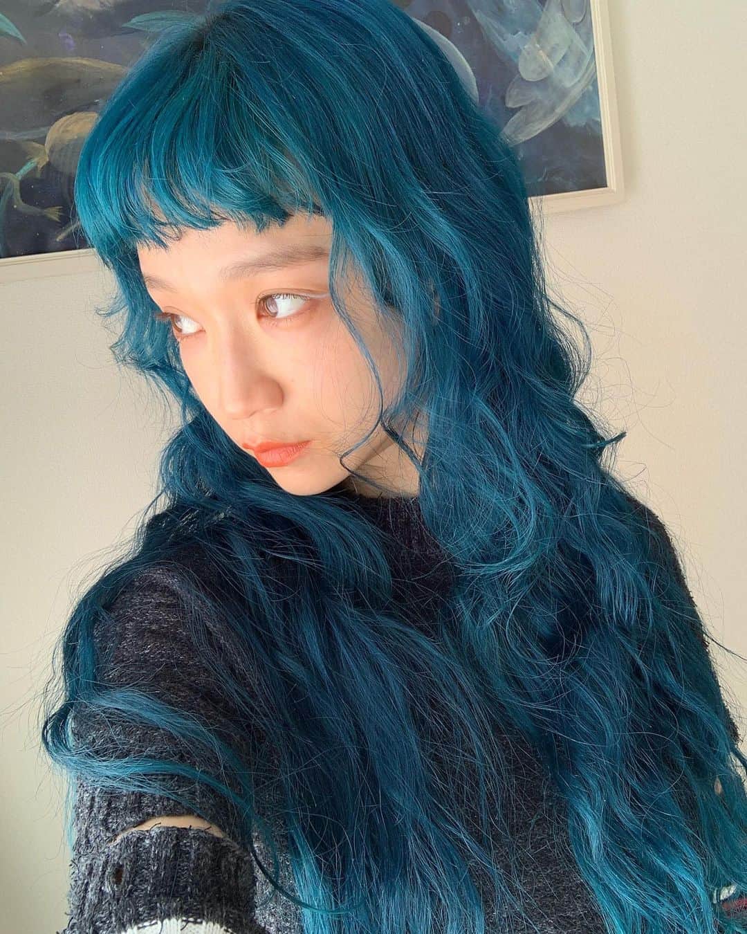のインスタグラム：「🌍🌎🌏 @didion_beauty のブルーライナーとオレンジのリップ、最近の気分🍊」