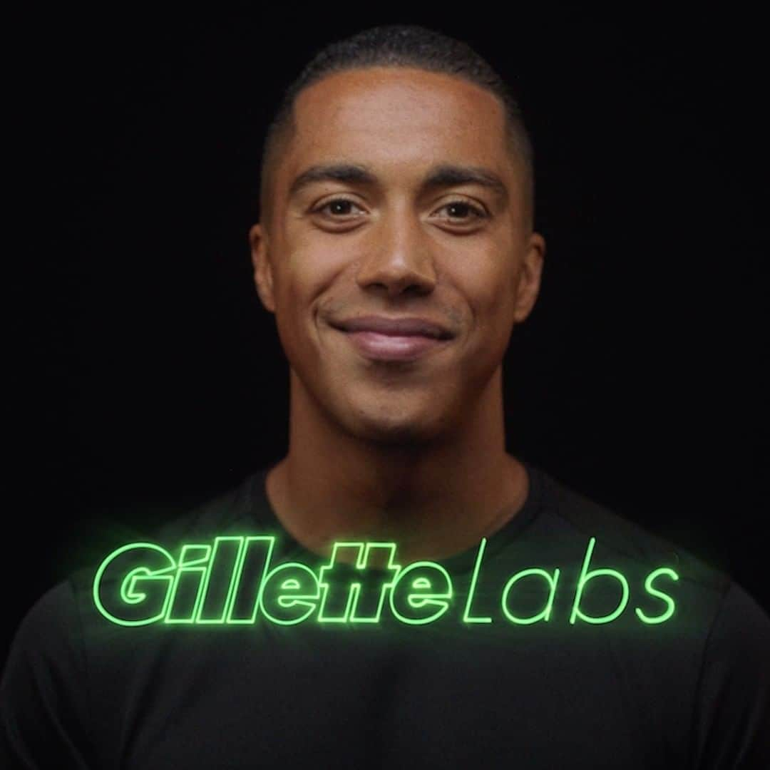 ユーリ・ティーレマンスのインスタグラム：「Becoming the best version of myself thanks to an #Effortless Shave with #GilletteLabs! 🪒🟢⚫️   Clean shaven or beard? Which look makes you feel at your best? 😏   #Gillette #Partner」