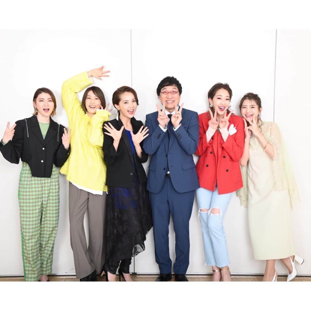綺咲愛里さんのインスタグラム写真 - (綺咲愛里Instagram)「. どーんっ！ さゆみさん✌🏻 ⁡ みんなで撮った楽しそうすぎる写真を添えて🫶🏻 ⁡ . #元星組 #❤️💙🖤💛💚 #👓」3月6日 17時08分 - kisaki_airi