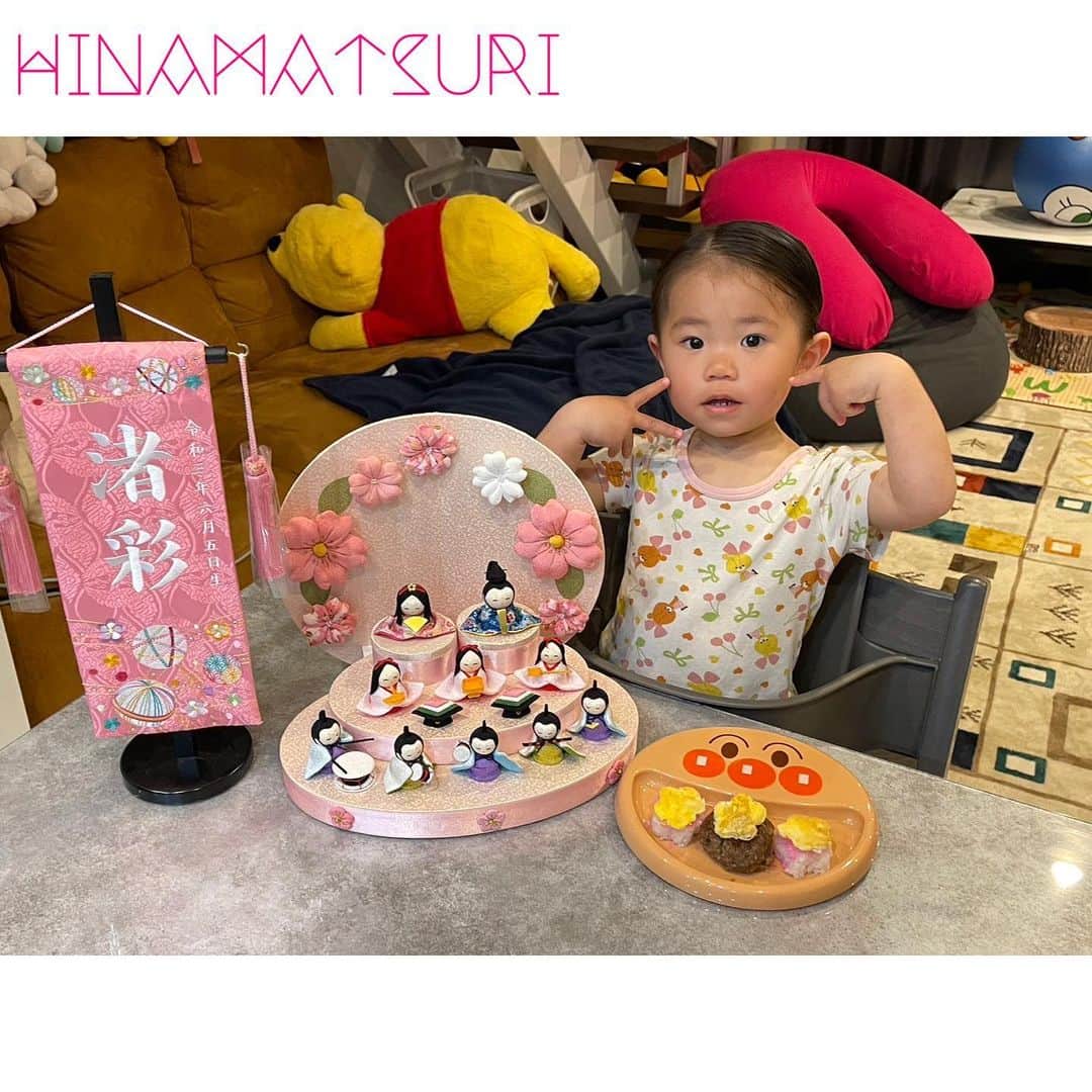 山田美花さんのインスタグラム写真 - (山田美花Instagram)「《ひなまつり》 ナギさん２回目のひなまつり 🎎で楽しく遊んでいます。 ちっこい太鼓がお気に入りです🥁   #雛人形の並び順間違えた   #そもそも正解が分かっていない  #雛人形席替え」3月6日 17時16分 - mika622.11