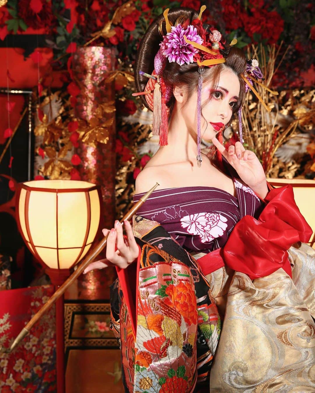桃瀬えりなのインスタグラム：「京都花魁♡ 𝑷𝒂𝒓𝒕1♥  京都の「心－花雫－」さんで久しぶり過ぎる花魁体験♡ ヘアメイクも撮影も、とっても丁寧に素敵に仕上げてくれました✨ お気に入り写真いっぱい🫶  #kyoto #oiran #sexy #follow #followme #京都 #祇園 #花魁 #花魁体験 #心花雫」