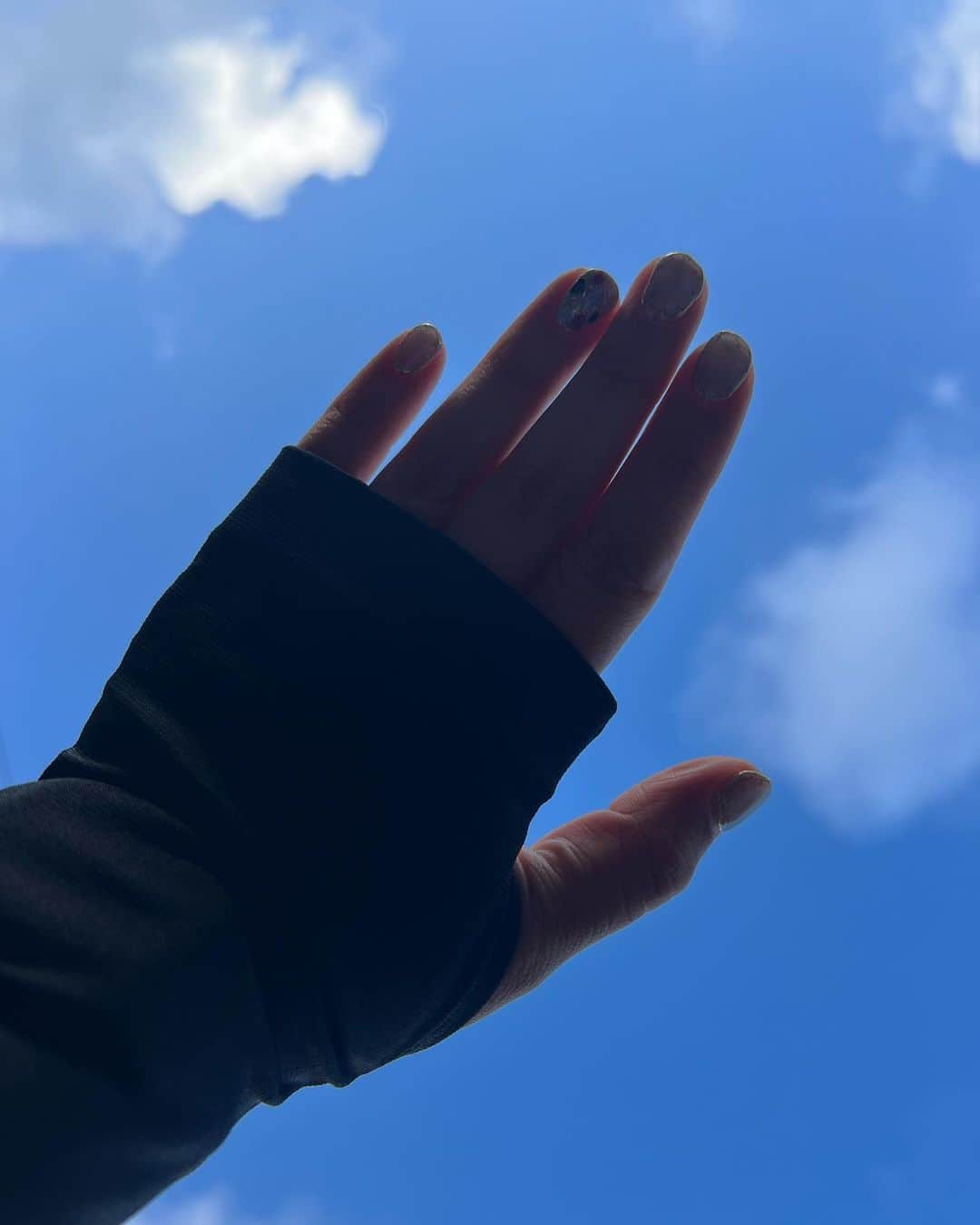 吉田有里さんのインスタグラム写真 - (吉田有里Instagram)「トレーニングウェアだけはお気に入りをいっぱい持っておきたい派です🏋️‍♀️ ・ ちなみに1枚目のウェアが最近1番のおきにで、 「ナイキx MMW」です🫣♥️ 最後の写真見たいな親指が入るウェアが好みすぎます。🥹 ・ ・ #nike @niketokyo」3月6日 18時02分 - yuri_yoshida__
