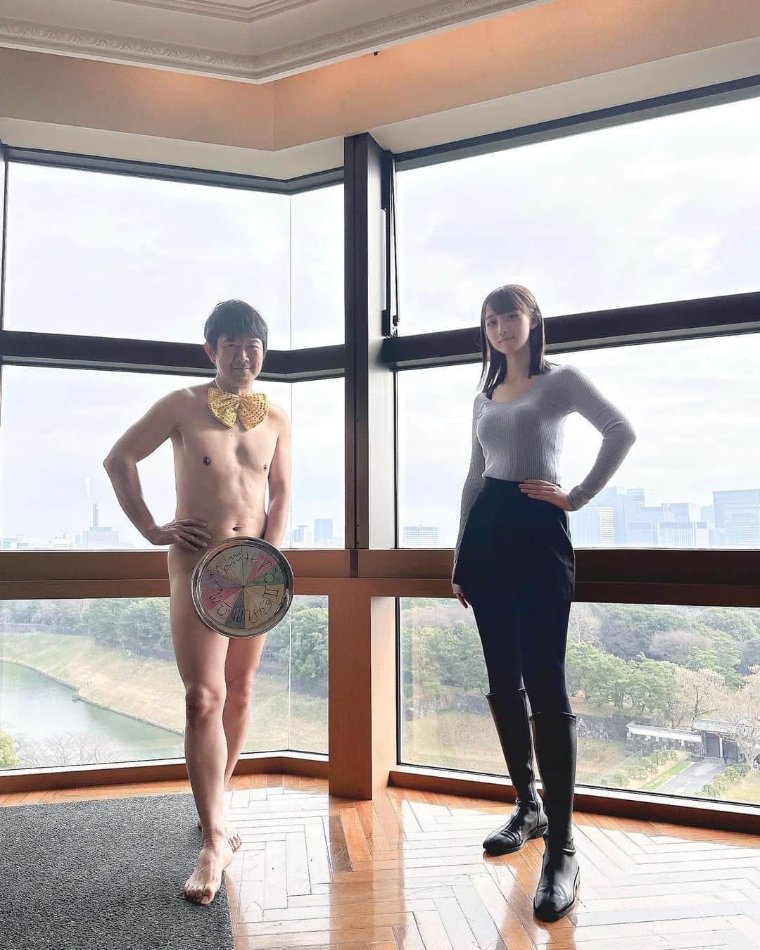 山崎あみのインスタグラム：「今日の みゅじろく 終わり、アキラ100%さんと ラジオなのに、何故か全裸な日々です、、 ⠀ 改めまして！ InterFM にて 月〜木 朝7:00〜8:53 「 MUSIClolk with THE FIRST TIMES 」 通称 みゅじろく  メインDJとして、芸人さんと声を届けています。 ⠀ 一言で言うと、カオスな番組です🫢 ⠀  最近、段々と反響が大きくなってきて とっても嬉しいです。 ⠀ 何故か癖になるようで（私はよく分からない） 共同通信の記者さんが、放送の無い金土日が辛くて、 「うるりこ @uruou.recommend 」 と言う番組を自ら始めてくださったり！！！！  ⠀ リスナーさんも、みゅじろくの裏番組を始めてくださったり。  愛おしいSMA地下芸人さんの沼にハマってください！！ ⠀ 笑いありハプニングあり、決して予定調和では無い、 その瞬間にしか生まれないドキドキ感を お届けしています。 ⠀ まだ聴いたことがない方は、一度だけでも！ 聴いてみてください！ きっと人生が潤います。 ⠀ そんなみゅじろく、 本日のゲストは、 スカパラから 谷中敦 @a.yanaka さん☺️ 今日も渋くて素敵でした、、！  ⠀ 明日は  NiziU @niziu_artist_official をお迎えします！ #みゅじろく」