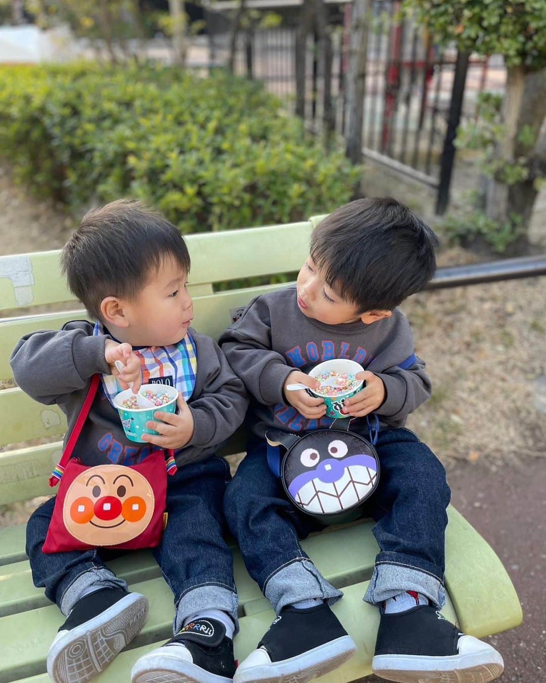 あゆのインスタグラム：「. 年子兄弟🤍」
