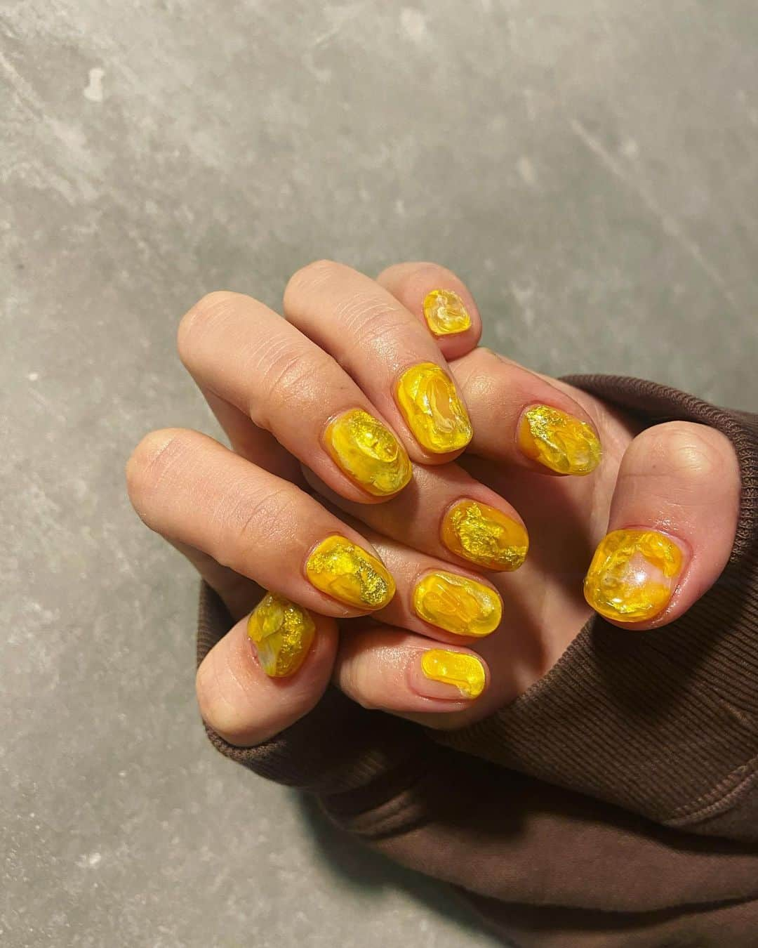 戸島花さんのインスタグラム写真 - (戸島花Instagram)「💛💛💛  気分が明るい感じなんで、久しぶりにというか初めてくらいにこんな明るい色にしました😌 実際に見るともーっと明るい黄色🫶  #nail #ネイル #代官山ネイル #渋谷ネイル」3月6日 18時12分 - tojima_hana