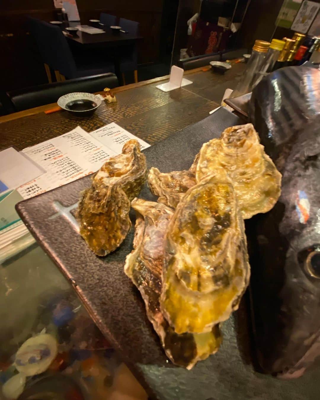 沖縄ダイニングゆんたくのインスタグラム：「はいさいこんばんわ ゆんたくです。  久々にやっちゃいます。 海鮮パニック！！  ハガツオ ヘダイ 太刀魚 真牡蠣  うー！！！  めんそーる！！」