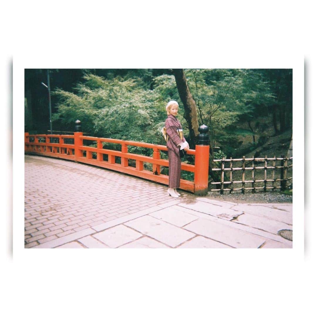 稲葉るりさんのインスタグラム写真 - (稲葉るりInstagram)「大阪旅行投稿すこし休憩でアルバム見返してたら昔、フィルムで撮った写真出てきてかわいい質感だから載せちゃう😉  #フィルム　#うつるんです　#写るんです　#写ルンですのある生活　#着物　#着付け　#セルフ着付け　#ヘアメイク　#ヘアメ」3月6日 20時30分 - make_up_yuka