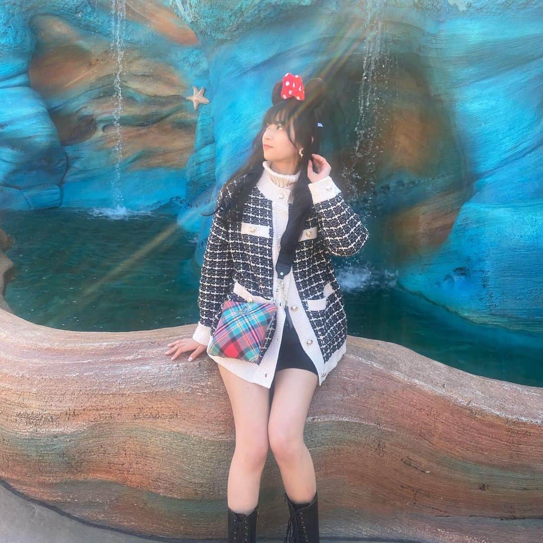 杉山緋那のインスタグラム：「ディズニー自撮りしておけば良かったと後悔（× × ）2月後半のディズニーシーは平日でも激混みでした🥹❕」