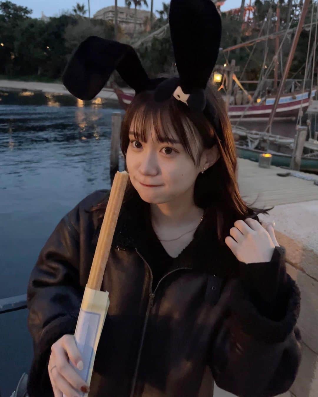 中野妃菜のインスタグラム：「disney sea ❤︎ 1.2枚目はiPhoneカメラのフラッシュなしで、3枚目はフラッシュありです☺︎  #ディズニーシーグルメ  #ディズニーシー」