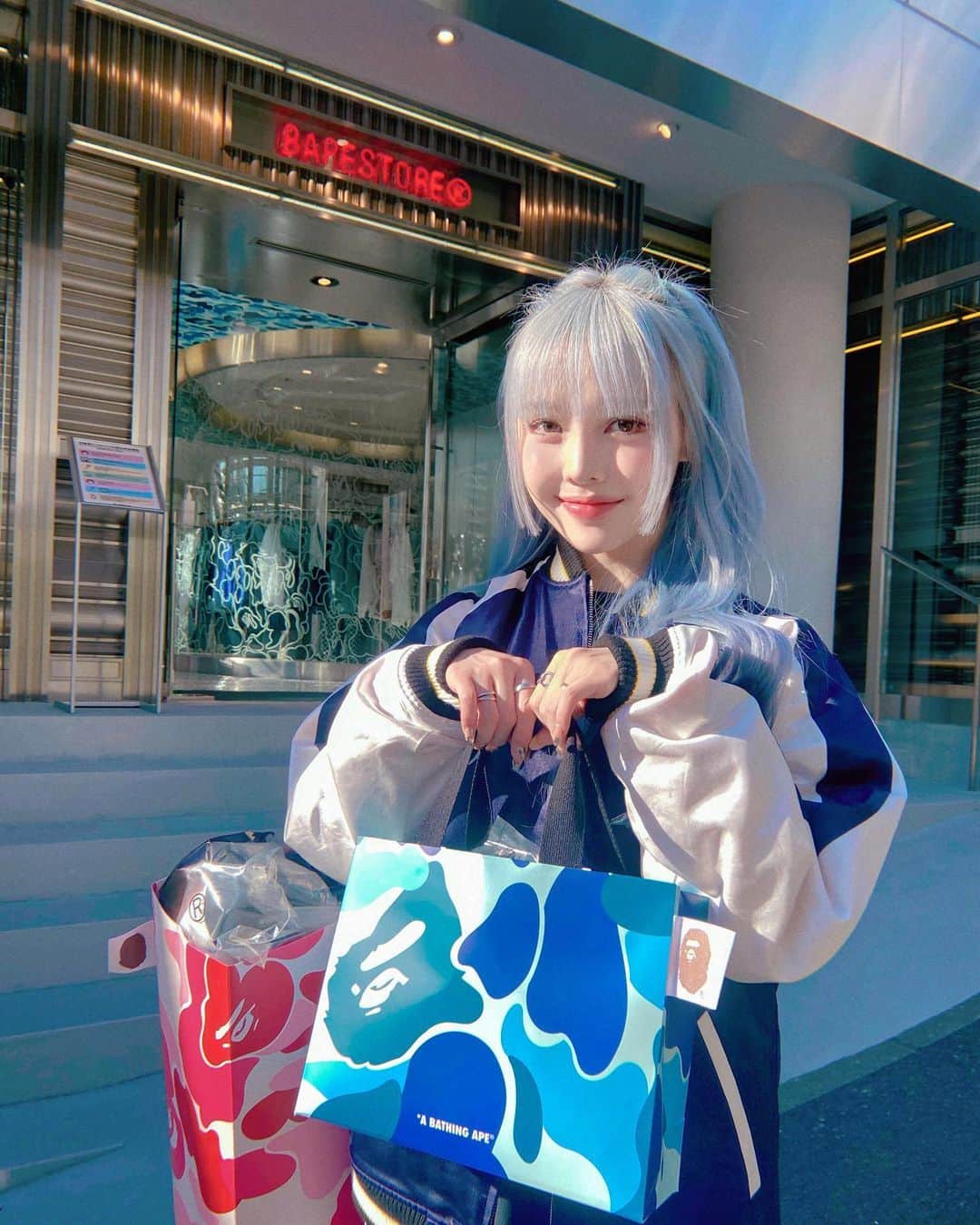 ポニーのインスタグラム：「💜마감된 이벤트입니다. 감사합니다!💜 베이프 모자 나눔하고 싶어요! 쇼핑끝나고 돌아오는 길에 나눔할까 생각한 거라 하나밖에 없지만,,🥹 컬러는 레드에요 저랑 커플로 쓰실 분❤️  딱히 조건은 없고 포니가 좋은 이유,,👉🏻👈🏻 댓글 남겨 주시는 분 중 랜덤 추첨해서 DM 보내 드릴게요! 3월 7일 오후 7시까지!!!」