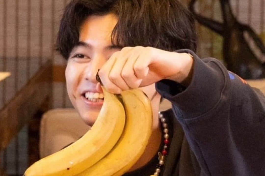 北本要世さんのインスタグラム写真 - (北本要世Instagram)「バナナ収穫🍌🍌🍌  りくにペアを添えて✋   #今日好き   #卒業編2023   #abematv   #北本要世   #バナナ」3月7日 0時42分 - is.123__wip