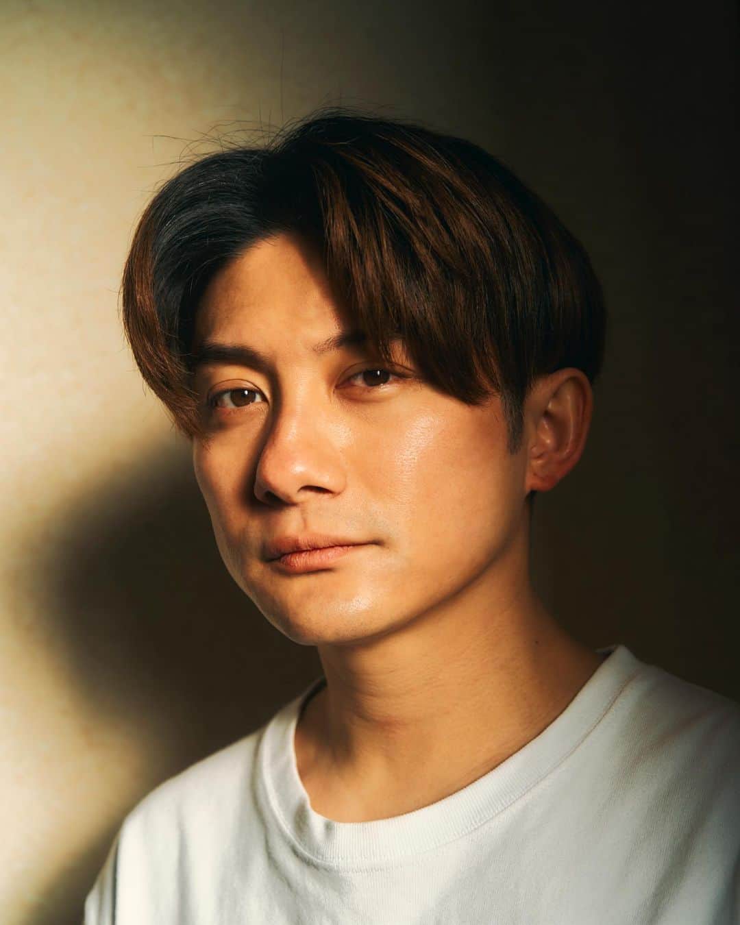 松浦司のインスタグラム：「【お知らせ】  日頃の感謝の気持ちを込めて、 誕生日当日にも開催決定！ 2023/3/15(水) 17:00〜23:00 22:00過ぎに入場もok  Macchan（shya7）プレゼンツ誕生日会　  場所 ▶︎ ber OneD（大阪府） 大阪府大阪市中央区心斎橋筋1丁目2−7  入場料金 ▶︎ 1000円 ＋ ドリンク代（お1人様1ドリンク制とさせていただきます、ノンアルコールもございます。）  来場者プレゼント Macchanから皆様に出会ってくれてありがとうの気持ちを込めた ⭐️Macchanステッカー先着70枚 ⭐️お菓子  物販 💠2ショト撮影（お客様のカメラまたは携帯電話でスタッフがお取りします） 💠Macchan誕生日Tシャツ・自撮りチェキの特典付き 💠新作ビジュアル写真3枚セット ほか、14日イベント物販の在庫次第  会場内の展示 Macchanの軌跡を辿るアレコレ……  平日ではございますが、昔から応援してくれている皆さん、新しく知って下さった皆さん、お仕事帰りなどにラフに、本間に久しぶりもok,何でもok.パッと顔出しも ★夜の23時までやっていますので。 是非是非！Macchanに会いにきてくださいね！！  🔴  🎁プレゼント受け渡し可  ⚠️会場内、撮影禁止  🚨注意事項：混雑時は人数制限かけさせていただく場合、おひとり様1時間と滞在時間を設けさせていただく場合がございます。 譲り合いの気持ちでご滞在いただけますと幸いです。  📷 @shirobon_tomoaki  最高のプロフィール写真撮影していただきました‼︎ 事務所もこれ。thank you」