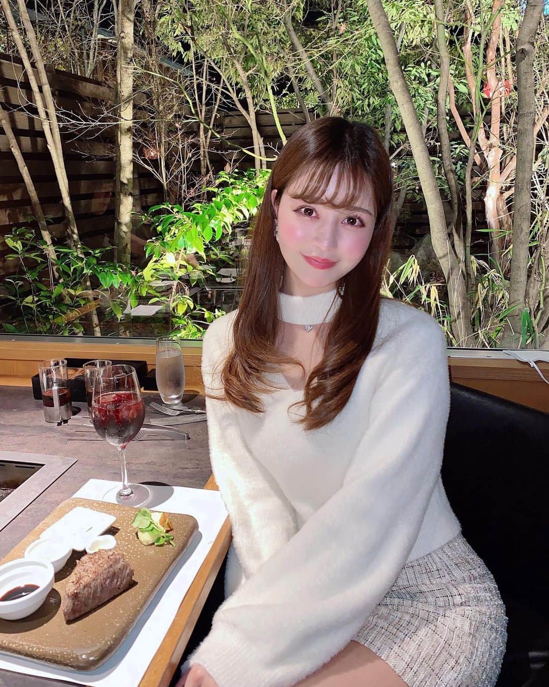 のインスタグラム：「🐮♡🐮♡🐮  いつもは年末年始に家族でおばあちゃん家にいくのだけど 今年は明けてから行ったよ🐮  おばあちゃんtiktokやってることが判明🤭笑 フラダンスとかもやってたくらい元気💃🌴 裁縫も得意なので手先も器用で羨ましい👗✨ 楽しくすごせてよかった〜✨  #広島 #広島グルメ #おばあちゃん #都」