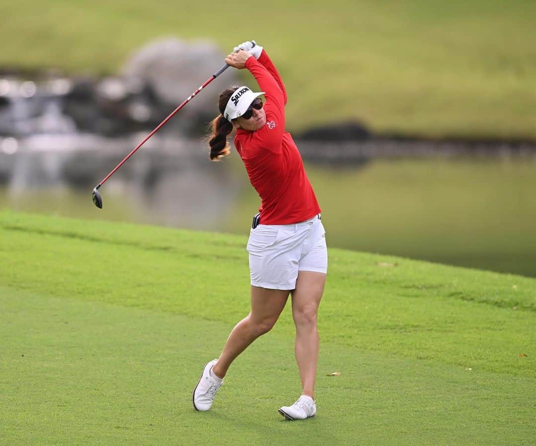 のインスタグラム：「Love coming back to Singapore 🫶🏼 Thank you @sentosagolfclub @lpga_tour @hsbcwomensgolf @imggolf for all your hard work to be able to get all 72 holes in this week! So glad we were able to finish and look forward to coming back next year 🤗」