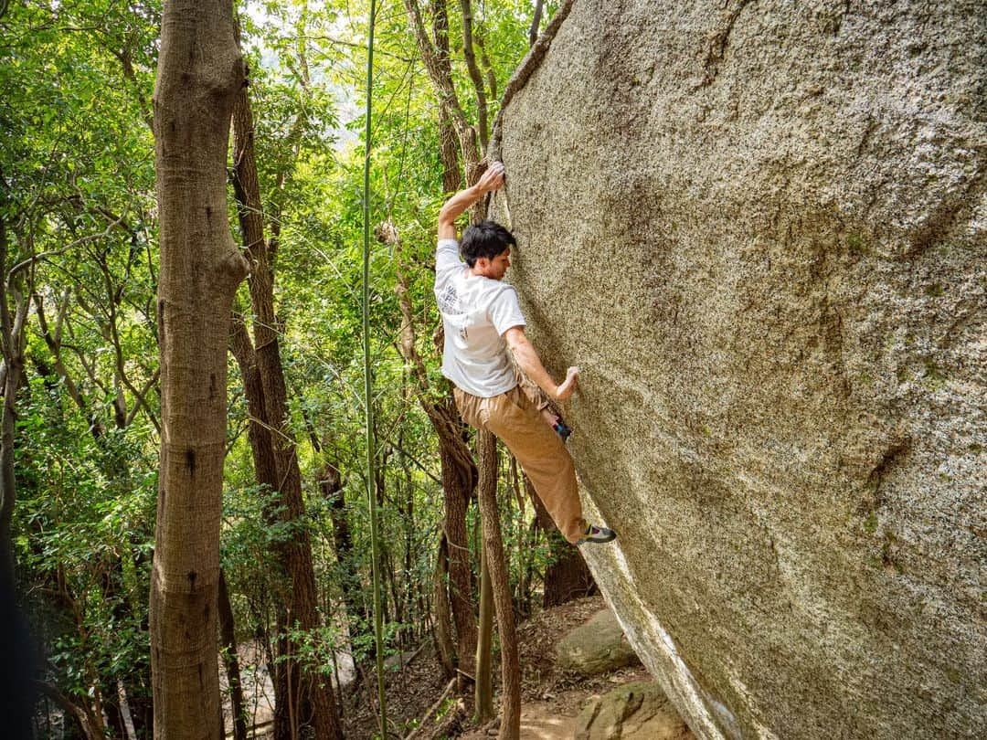 中島徹のインスタグラム：「Granite  problem: Roubai V12 climber: saruzaemon photo: DA location: Toyota, Japan」