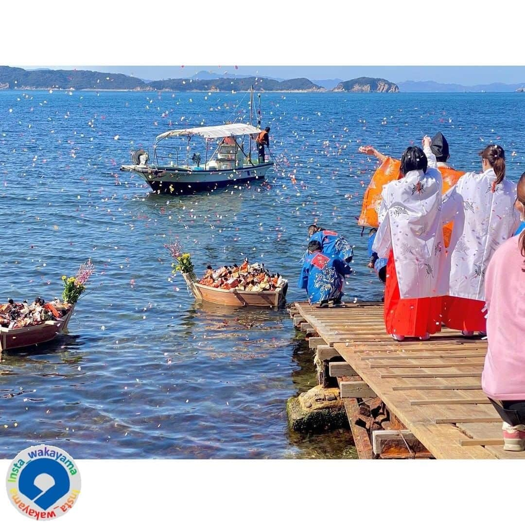 和歌山県さんのインスタグラム写真 - (和歌山県Instagram)「. Insta_Wakayamaでは、皆さんがハッシュタグをつけて投稿してくださった写真から、素敵な写真をご紹介させていただきます！ 本日のピックアップは @kyukamurakishukada さんのお写真です☆ ハッシュタグのご利用ありがとうございますm(_ _)m .  こちらは、和歌山市の淡嶋神社でのお写真ですね👀 今年も3月3日ひな祭りの日に、加太の淡嶋神社で「雛流し」が行われました。 今年もたくさんのひな人形やお人形が海で供養されましたね。 この日はとてもいい天気☀️で、思い出がたくさん詰まった人形を見送るのに良かったのではないでしょうか😊  . 和歌山に関する投稿には「 #insta_wakayama 」のハッシュタグをつけてください★ 和歌山の魅力を皆さんで発信していきましょう！ ハッシュタグをつけると同時に、写真の場所の記載・位置情報の登録もお願いします🎵 なお、お写真を撮影される際は感染対策を十分に行ってくださいね。 . フィーチャーしたお写真には撮影者の方が必ずいます。お写真に関係のないコメントを残さないようにしてください。 . #ひな祭り #雛ながし #淡嶋神社 #和歌山市 #和歌山県 #hinamatsuri #wakayama_city #wakayama #insta_wakayama #instameet_wakayama #wakayamagram #nagomi_wakayama #visitwakayama #retrip_news #japan #なんて素敵な和歌山なんでしょう」3月6日 19時56分 - insta_wakayama