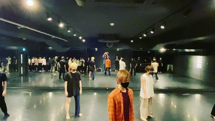 黒須洋壬のインスタグラム：「黒須洋嗣 JAZZ CLASS 2023.Mar.7th @danceworks_jpn  @xross   #dontyougettired  @abemao_official  #jazzdance  #dance #tokyo #japan thanks for coming @mayukogram22  @yurino.5」