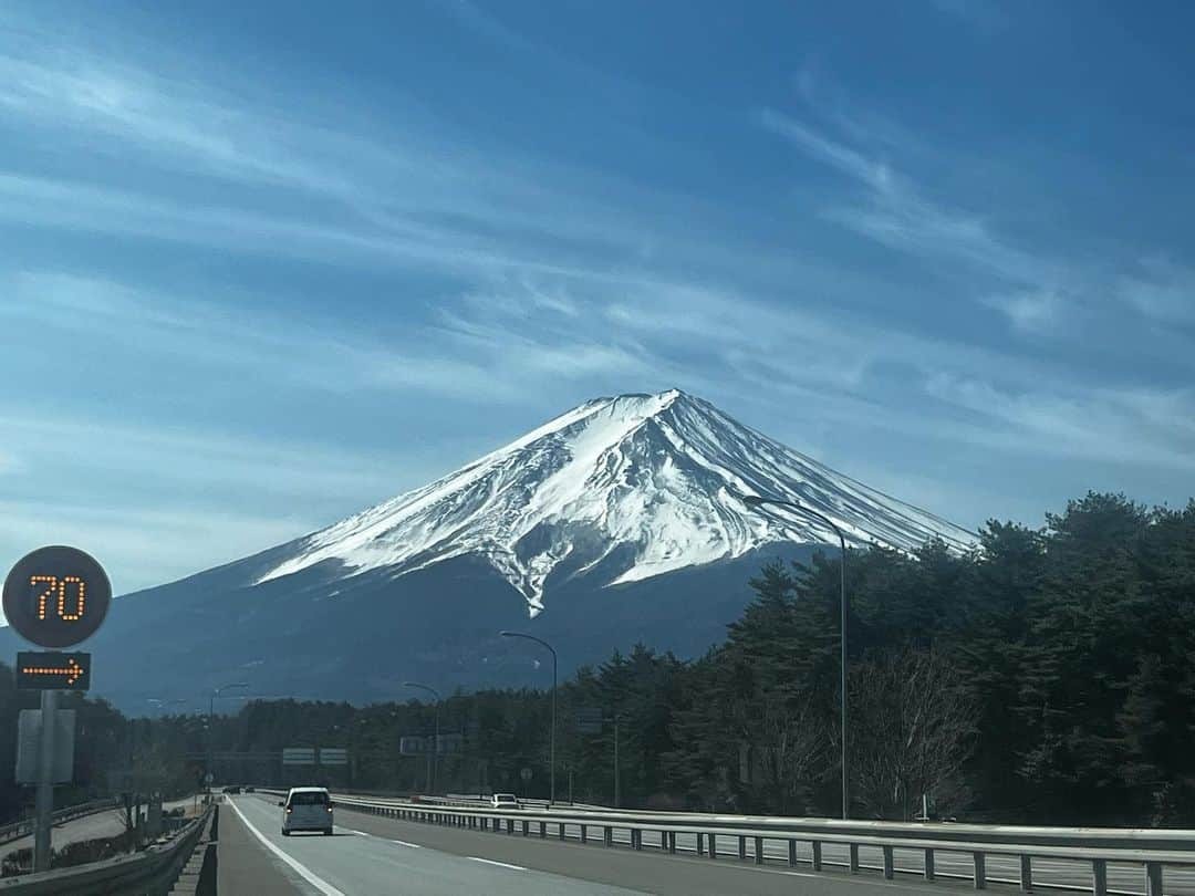 花影香音さんのインスタグラム写真 - (花影香音Instagram)「こんなに綺麗な富士山は初めてみた🗻  運気上がりそう〜🔥 今週も頑張ろう〜✌︎  #富士山」3月6日 19時58分 - canon_0410