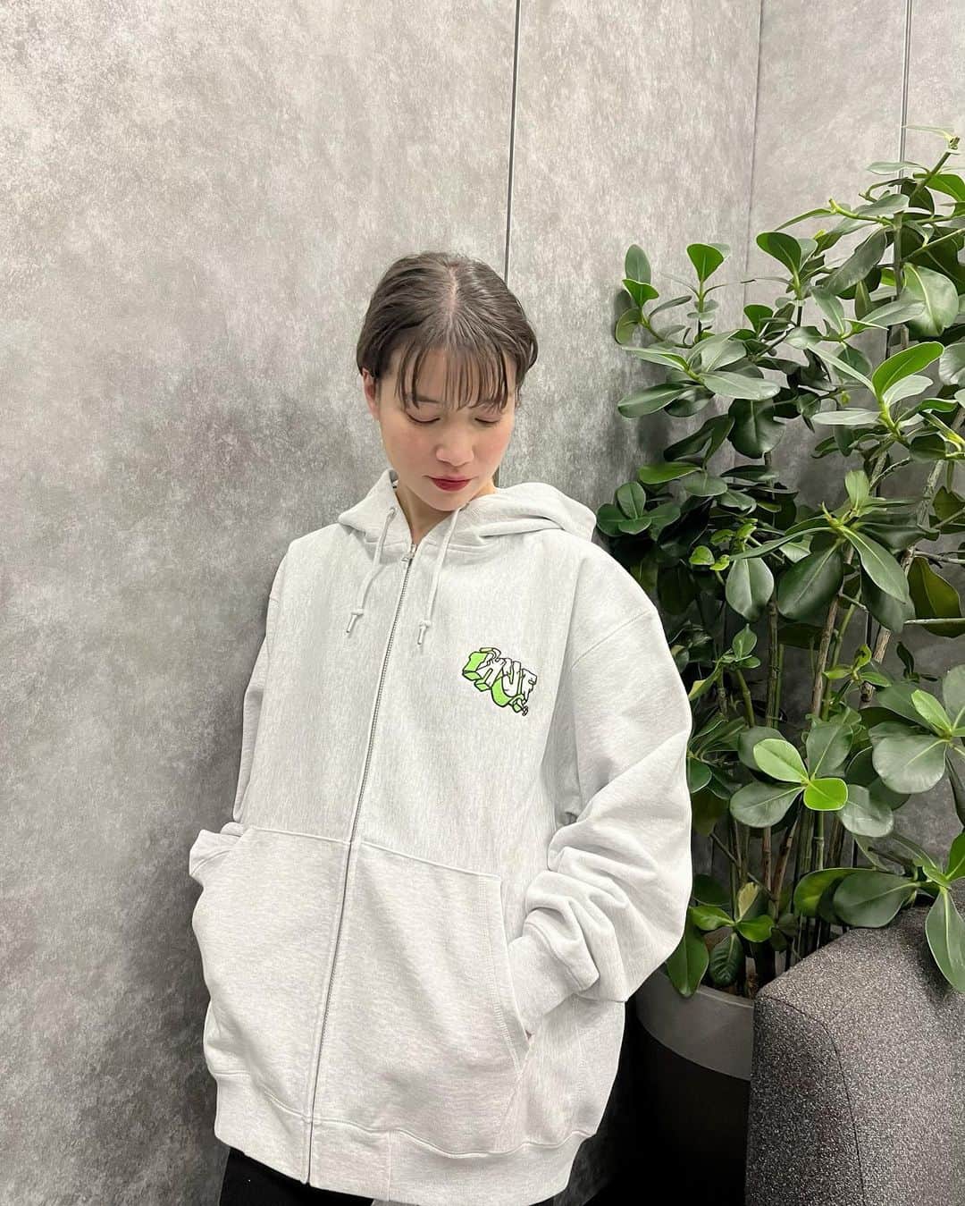 FEMMさんのインスタグラム写真 - (FEMMInstagram)「Rocking my new comfy hoodie from @hufjp 😎  Spring is just around the corner in Tokyo🌸 Can't wait for the cherry blossom season💕 R  #HUF」3月6日 20時05分 - femm____