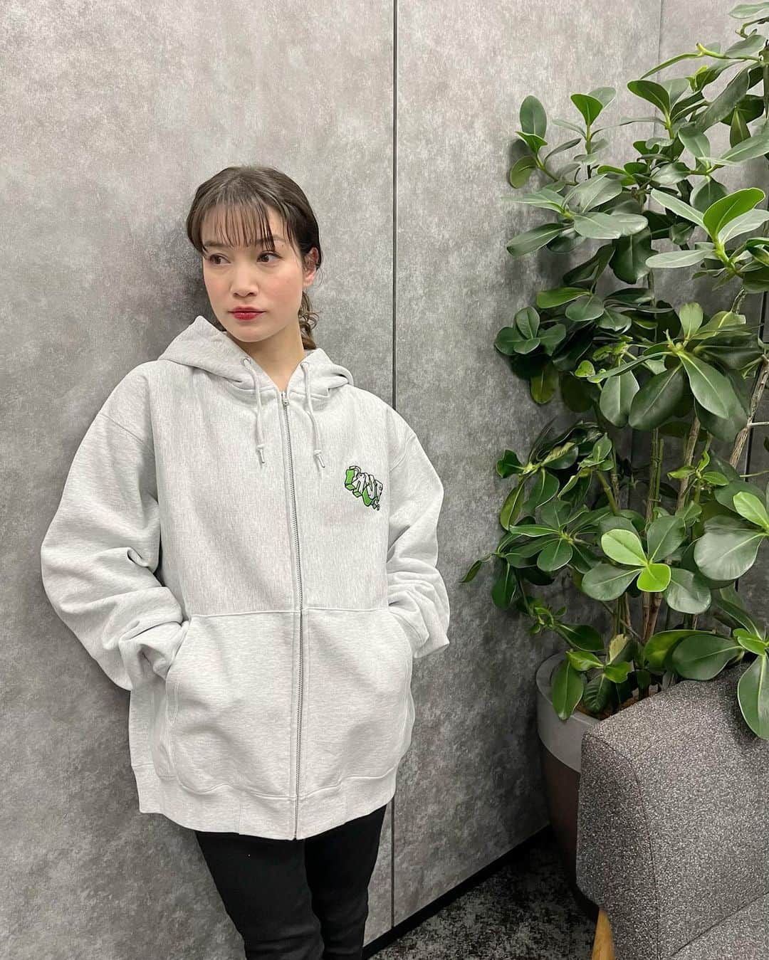 FEMMさんのインスタグラム写真 - (FEMMInstagram)「Rocking my new comfy hoodie from @hufjp 😎  Spring is just around the corner in Tokyo🌸 Can't wait for the cherry blossom season💕 R  #HUF」3月6日 20時05分 - femm____