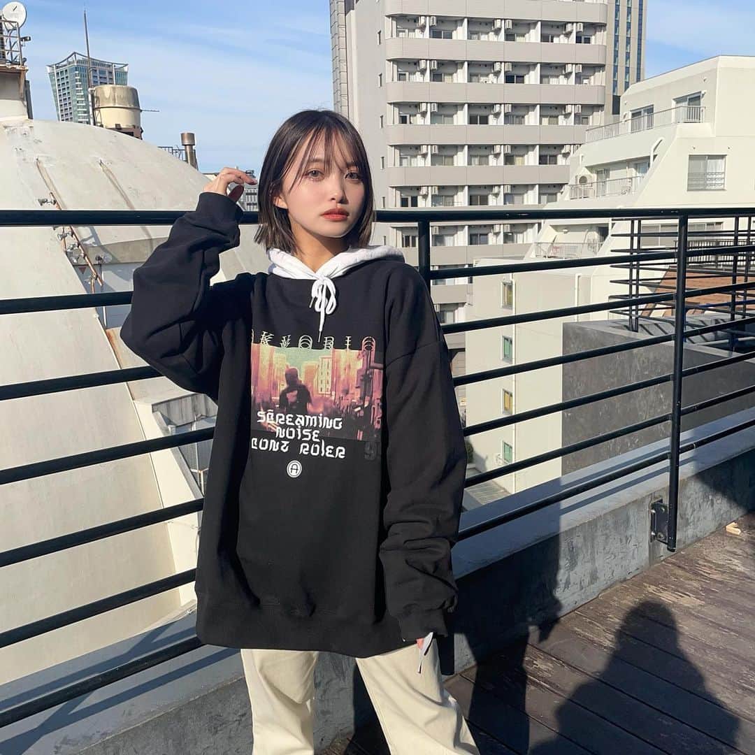 のインスタグラム：「だいぶ暖かくなってきたね〜☺︎ @aiver_official さんから届いたスウェットでスウェパカしたよ〜」
