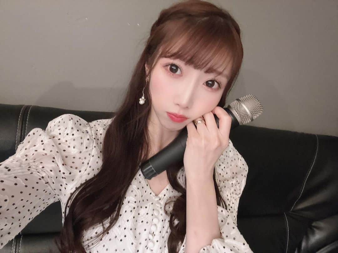 のインスタグラム：「皆コメントありがとねんッ📝💖  前の写真とか載せれてないの たくさんある＆ 最近ほんとに自撮りしないので 写真がないので 前の写真沢山あげてきます🤳✨笑  こないだ独壇場楽しかったナ☺️🥺  ソロで歌える機会って 生誕祭とかしかなかったから こうして皆の前でソロを 三曲も歌えて嬉しかったナ✨  すぐソールドアウトしたり この日のためにお仕事休んだり 調整するために頑張ってくれたり 本当にありがとうだよ🥲💖  久しぶりに皆に会えて 私が元気貰っちゃいました💖  私が歌ったのは  タイヨウのうた／YUI 丸の内サディスティック／椎名林檎 Precious／伊藤由奈  でした✨✨  次があったら何歌おうって もう考えてます🤔✨✨笑  ３月末に皆にまた会えるかもなので会えたらいいな🥺💕💕  今までは週2以上会えてたのが 月1って不思議な感覚だよネ  だけどすごく特別で 楽しみな時間🕒✨  皆にまた会えるの楽しみにしています💖」