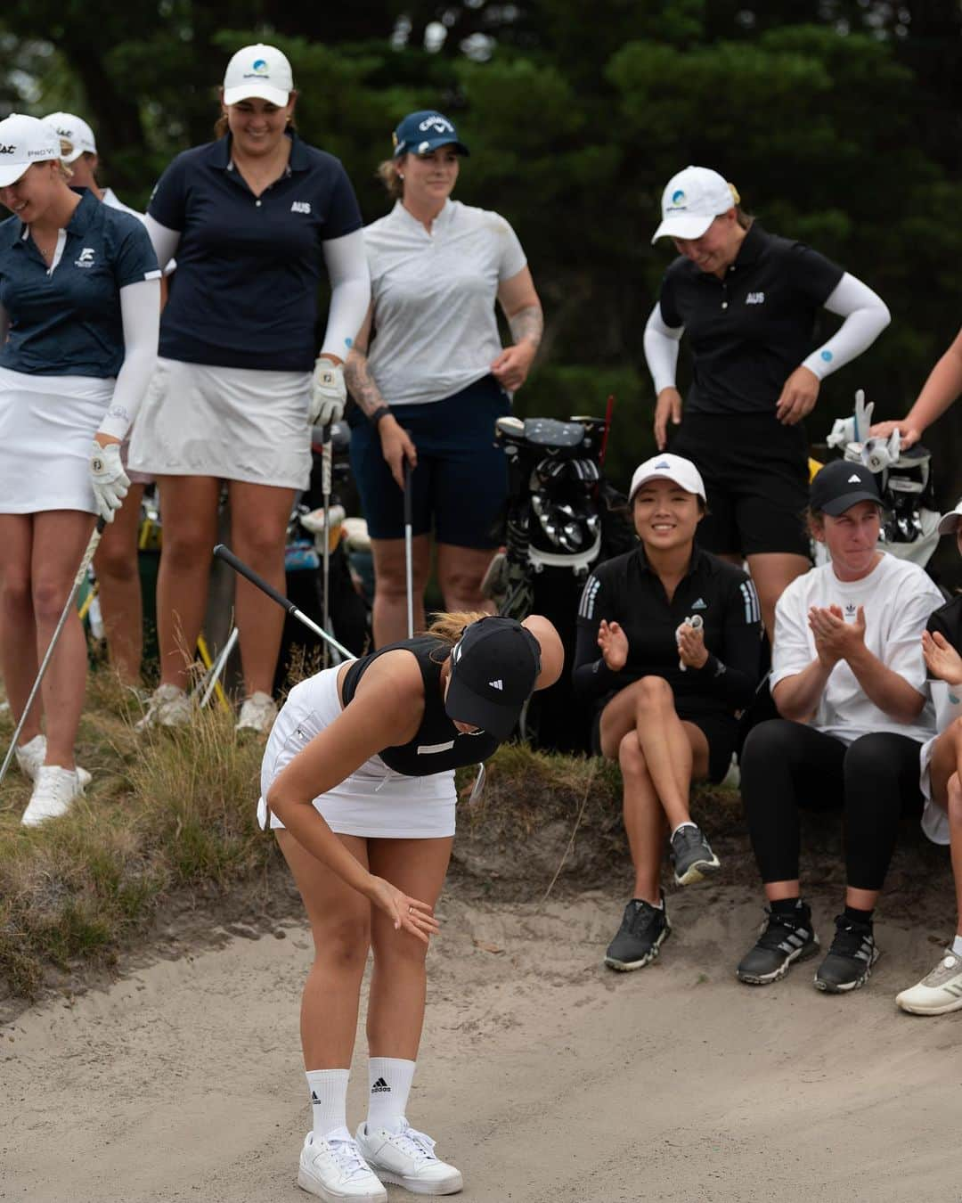 八巻セイラさんのインスタグラム写真 - (八巻セイラInstagram)「Take a bow 😉  Day one of #theathena was a 9 hole skills challenge which consisted of   - longest drive  - accuracy shot  - 2nd shot nearest to the pin  - bunker shot  - flop shot - mystery card shot  - long putt  - par 3 nearest to the pin   Everyone was given 1-12 points depending on how they placed and the top 8 people who scored the most points made it to the match play on day two!   This was the bunker shot that got me a win for one of the challenges.  yes it was a mulligan 😌  Cannot thank enough the amazing people behind this incredible event!  Special thanks to ⬇️  @wpgatour  @athena_golf  @mattysellars  @kazlunn  @pgatouraus  @adidasau for providing us with the cutest fits! 👚 @heykarenwoo for taking the coolest pics of us girls 📸 @foxsportsaus @kayosports @breelaughlin @ewanports @samsquiers for the coverages on LIVE TV!!   Also to all the amazing girls that make this event possible! Love you all 😘  先週末にメルボルンで開催された「The Athena」(ギリシャ神話の知恵と戦略の女神アテナ)というトーナメントに招待して頂きました! 既存の堅苦しいゴルフの常識を変えようというコンセプトで、大会自体がフェスになっていたり、普段着でゴルフしたり音楽をガンガンかけながらみんなで楽しむ形式のトーナメントです💃💜 初日は9ホールのスキルズチャレンジで点数を1番稼いだトップ8人が決勝出場です！ このバンカーショットで一位を取ったおかげで6位で通過しました！2日目はマッチプレー対決🤭」3月6日 20時16分 - sarahyamakibranch