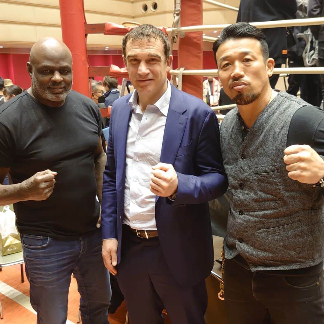 のインスタグラム：「ホーストカップ京都大会🥊  @hoost.ernesto @peteraertsofficial  うちの泰良がホーストカップ日本ライト級王者決定トーナメントで優勝し新チャンピオンになりました。  @takuyataira  フェザー級とライト級と二階級制覇。  そんなめでたい京都の夜は焼肉でまた俺にどんぶり飯2杯を食べさせたのでした🍜  #武蔵 #ホーストカップ #HoostCup #kickboxing #京都 #焼肉 #チャンピオン #champion  #tournament  #k1 #k1brother」