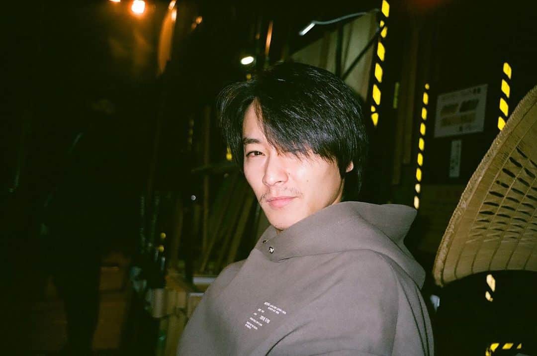 猪野広樹のインスタグラム：「秋田公演お越しいただいた皆様もありがとうございました！  岳が持参したフィルムの写真がどれも最高…！  次は名古屋へ！」
