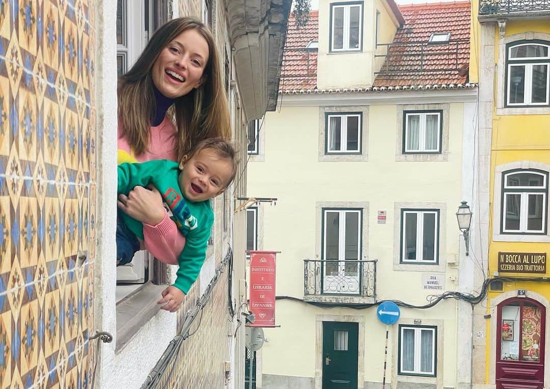 フラヴィア・ルチーニのインスタグラム：「Having an amazing time in Lisbon❤️ team @andreaincontri Auguri amore La collezione è bellissima💫」
