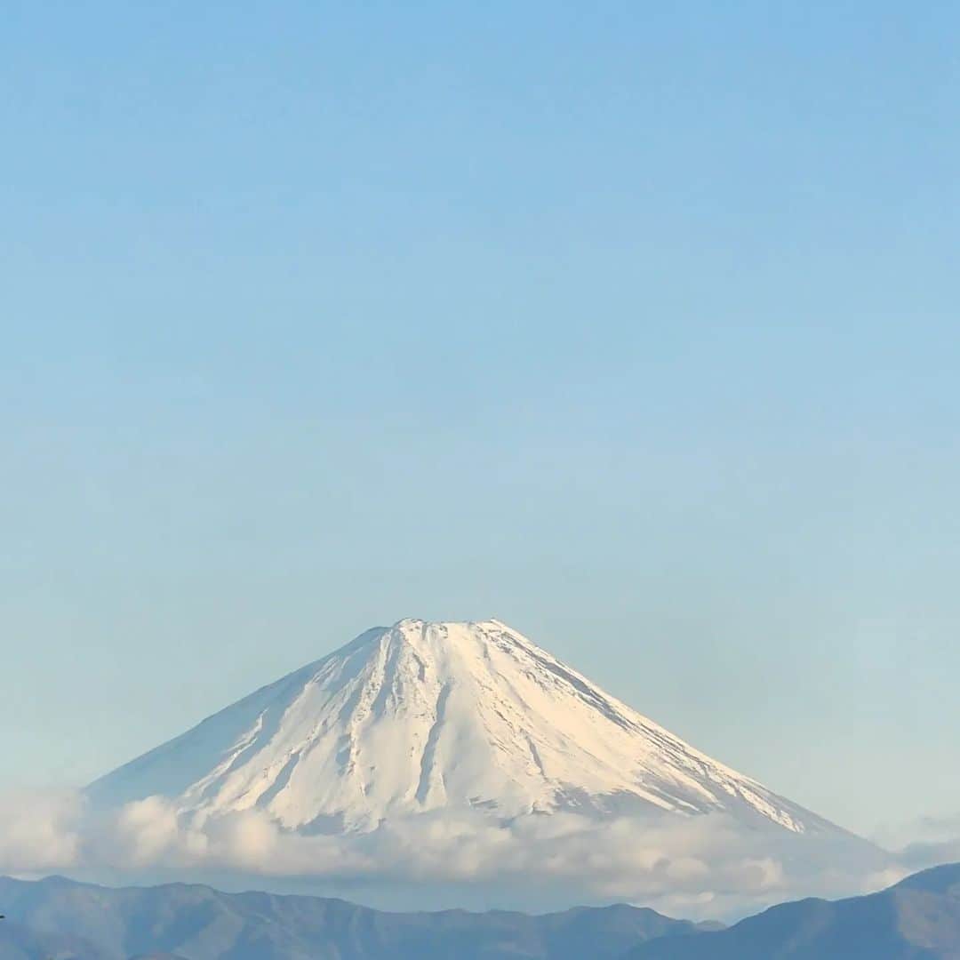 鈴木聡美のインスタグラム：「約2週間の強化合宿終了‼️⁡ ⁡とても充実した合宿でした！ (写真は帰り道に撮った富士山🗻)」