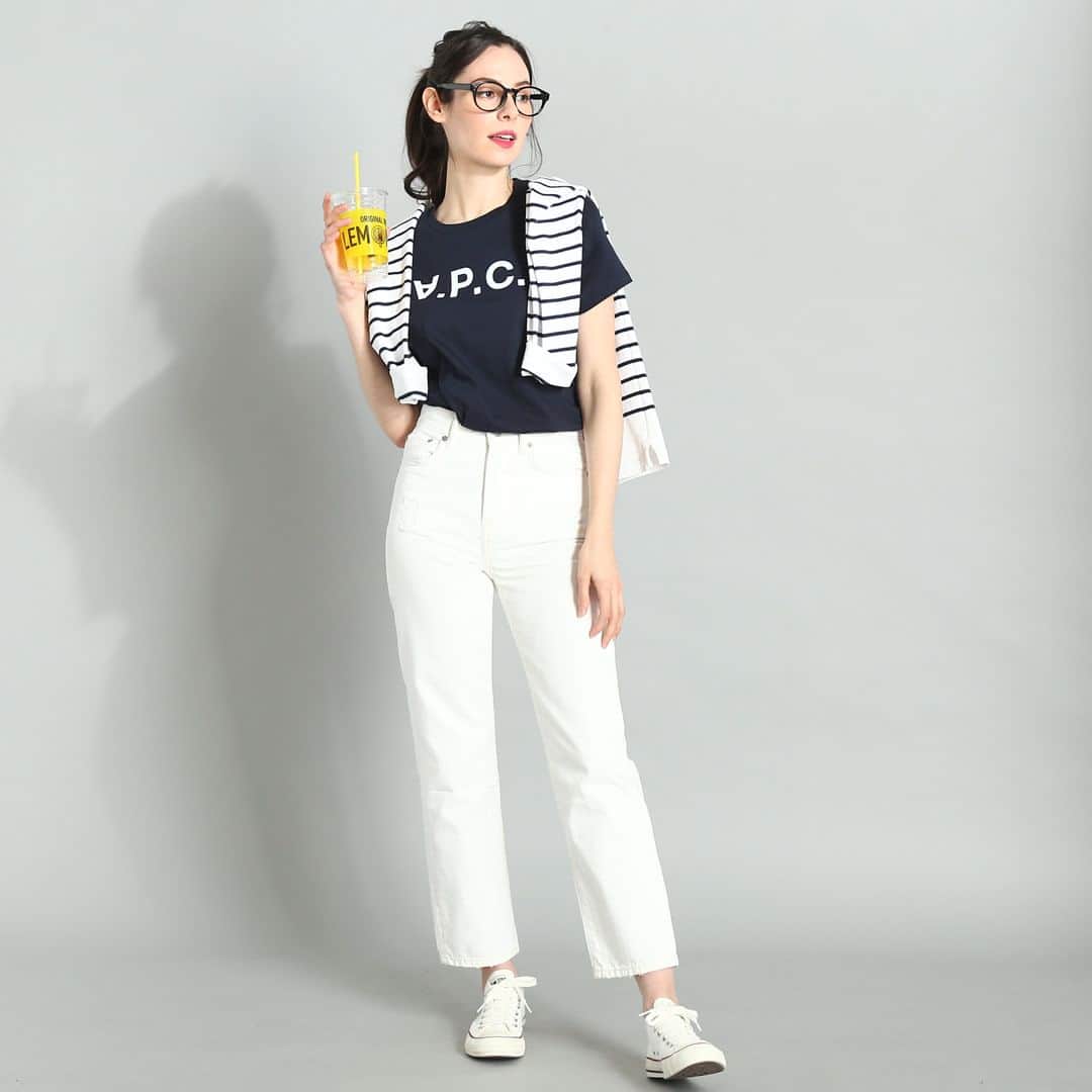 サカゼンインポートブランドさんのインスタグラム写真 - (サカゼンインポートブランドInstagram)「<New Arrivals> A.P.C -アーペーセー-  幅広い年代に根強い人気を誇るA.P.Cより定番のVPCロゴのTシャツが入荷いたしました。 . . . フロントにロゴプリントが施されたシンプルな一枚はスカートやデニムなどどんなアイテムとも相性◎  タイムレスで使えるアイテムで一枚はGETしたい、この夏の必須アイテム。 . . . サイズは他社でも取り扱いの少ないSサイズ～1XLの幅広い展開でご用意しております。  詳しいサイズ感や在庫状況は当オンラインストアにてお確かめいただけます。   #sakazen #サカゼン #zenonline #ゼンオンライン #ブランド #ｔシャツ #ロゴt #カットソー #tシャツコーデ #apc #アーペーセー #vpc #レディースファッション #春服 #春コーデ #夏 #夏服 #コーデ #デニムコーデ」3月6日 21時00分 - sakazen_importbrand