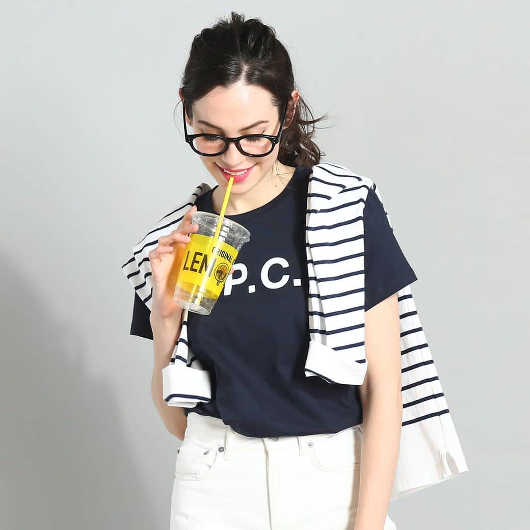 サカゼンインポートブランドさんのインスタグラム写真 - (サカゼンインポートブランドInstagram)「<New Arrivals> A.P.C -アーペーセー-  幅広い年代に根強い人気を誇るA.P.Cより定番のVPCロゴのTシャツが入荷いたしました。 . . . フロントにロゴプリントが施されたシンプルな一枚はスカートやデニムなどどんなアイテムとも相性◎  タイムレスで使えるアイテムで一枚はGETしたい、この夏の必須アイテム。 . . . サイズは他社でも取り扱いの少ないSサイズ～1XLの幅広い展開でご用意しております。  詳しいサイズ感や在庫状況は当オンラインストアにてお確かめいただけます。   #sakazen #サカゼン #zenonline #ゼンオンライン #ブランド #ｔシャツ #ロゴt #カットソー #tシャツコーデ #apc #アーペーセー #vpc #レディースファッション #春服 #春コーデ #夏 #夏服 #コーデ #デニムコーデ」3月6日 21時00分 - sakazen_importbrand