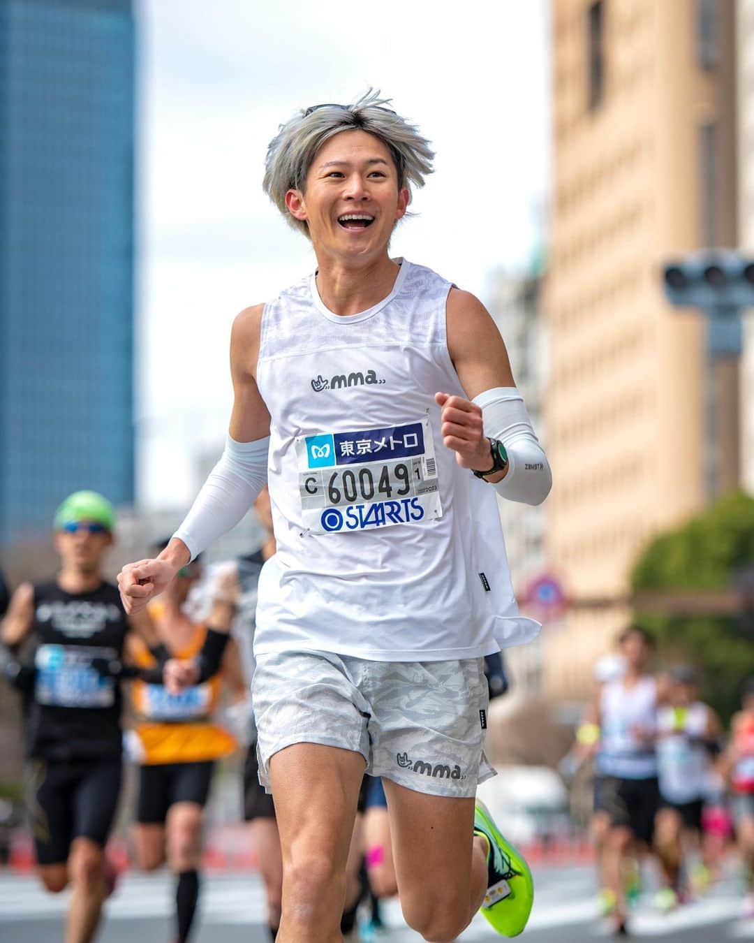 三津家貴也さんのインスタグラム写真 - (三津家貴也Instagram)「. ランニングはたくさん苦しいもあるけどそれを超える楽しさがある。 その楽しさに気づける人が増えるようにこの活動を頑張っていきたい。 #東京マラソン2023 #MetaSpeedSky #ASICS #TokyoMarathon2023 #TokyoMarathon #eyevol #garmin #zamst」3月6日 21時10分 - takaya_mitsuka