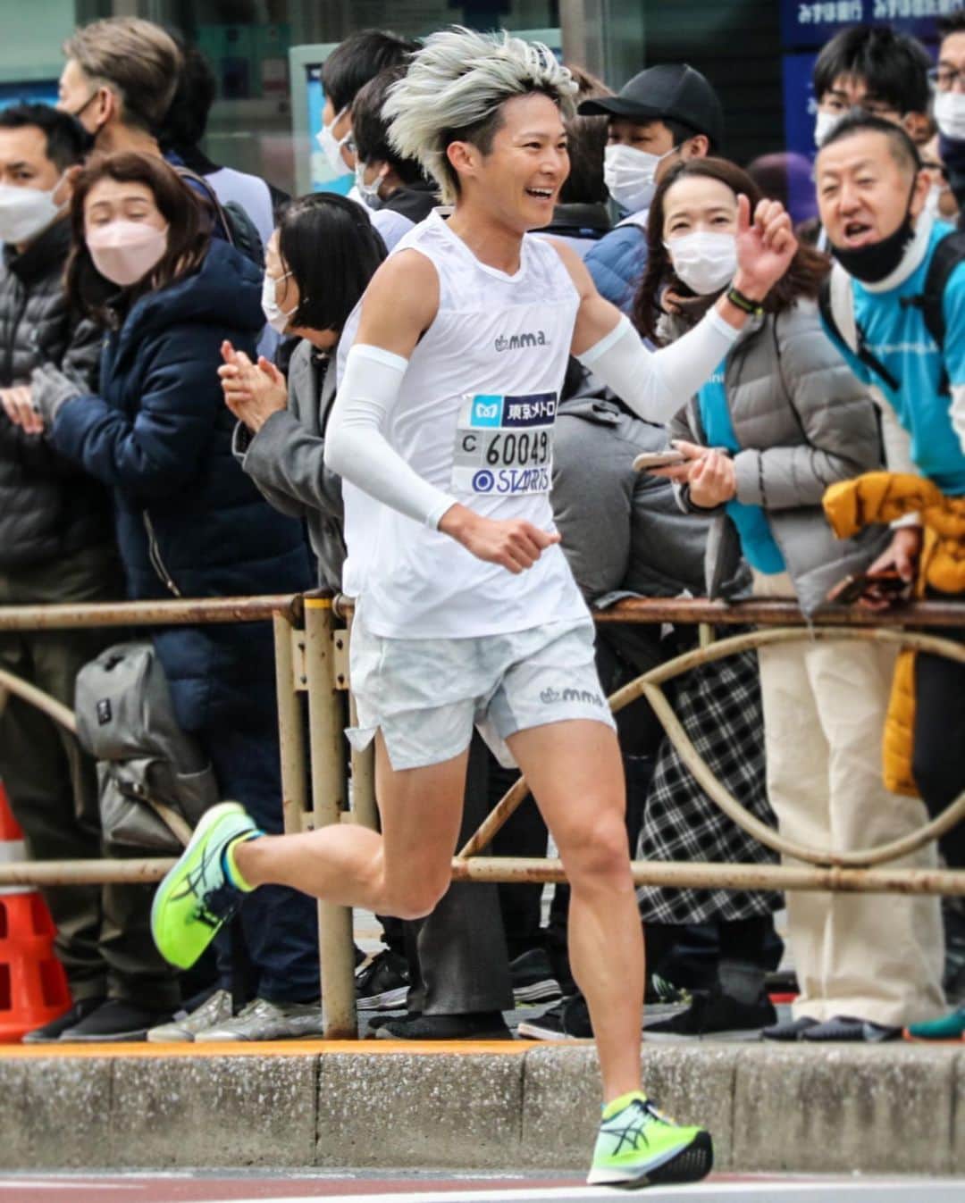 三津家貴也さんのインスタグラム写真 - (三津家貴也Instagram)「. ランニングはたくさん苦しいもあるけどそれを超える楽しさがある。 その楽しさに気づける人が増えるようにこの活動を頑張っていきたい。 #東京マラソン2023 #MetaSpeedSky #ASICS #TokyoMarathon2023 #TokyoMarathon #eyevol #garmin #zamst」3月6日 21時10分 - takaya_mitsuka