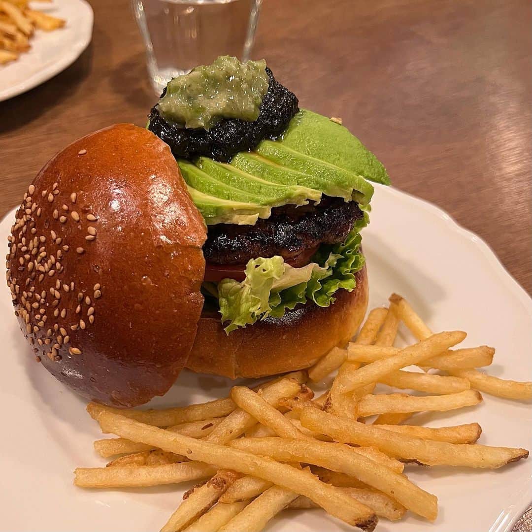 中川勝就のインスタグラム：「🍔」