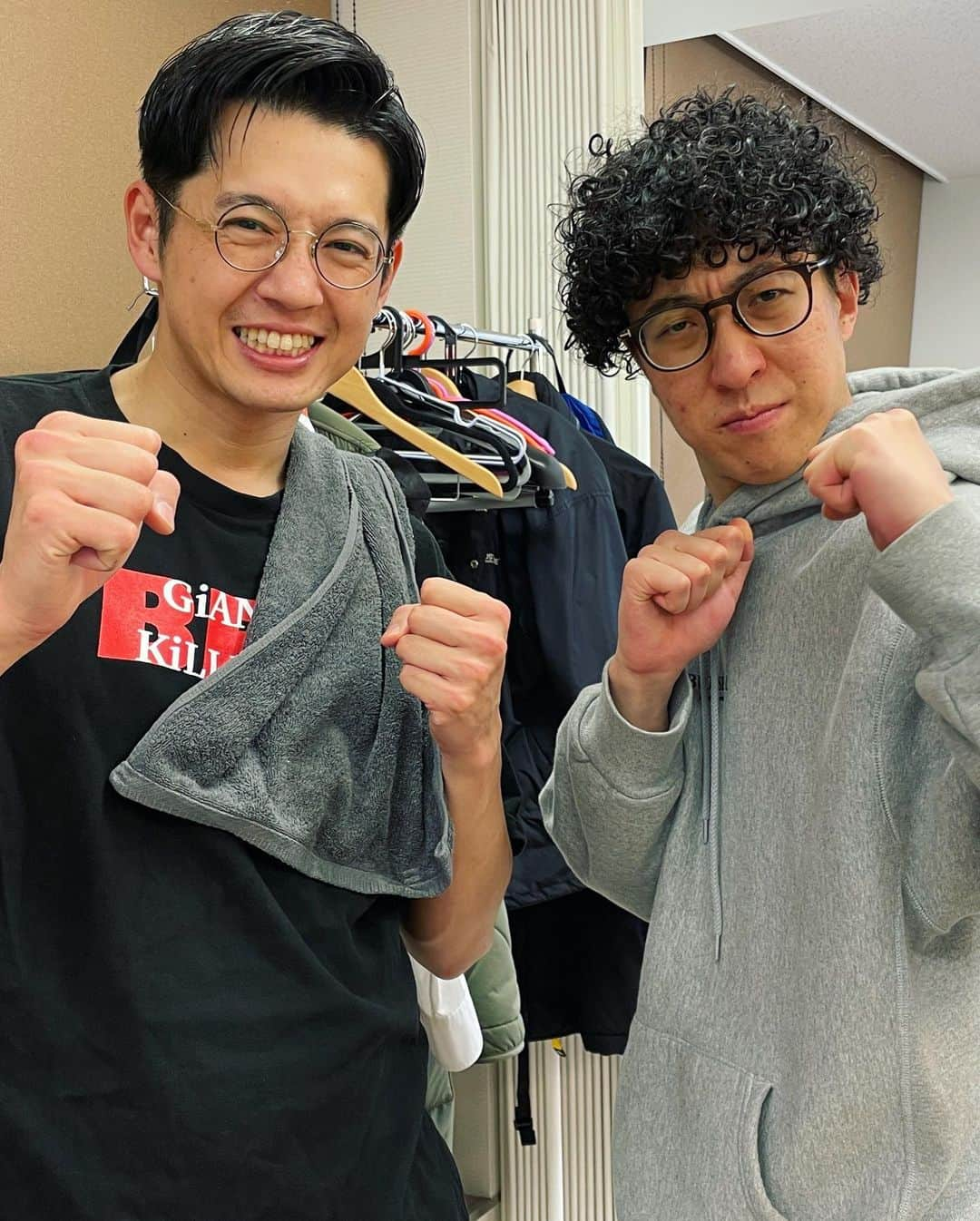 桑原雅人さんのインスタグラム写真 - (桑原雅人Instagram)「桑の試練！21&22！  #ドーナツピーナツ #2連戦 #ハイテンションモノマネ対決 #即興漫才 #モノボケいちゃもん対決 #ポエム対決 #激弱あるあるDJシャウト #無限ダンス #変顔100連発 #今回もフルコース #体力ゼロ #地獄時間アリ #おもろくてええやつ多いな #後輩だけどジャイントキリング #有楽町」3月6日 21時15分 - kuwatotto