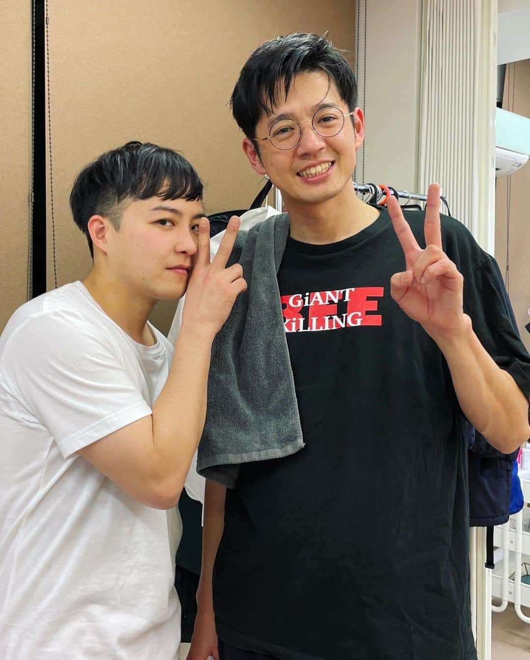 桑原雅人のインスタグラム：「桑の試練！21&22！  #ドーナツピーナツ #2連戦 #ハイテンションモノマネ対決 #即興漫才 #モノボケいちゃもん対決 #ポエム対決 #激弱あるあるDJシャウト #無限ダンス #変顔100連発 #今回もフルコース #体力ゼロ #地獄時間アリ #おもろくてええやつ多いな #後輩だけどジャイントキリング #有楽町」