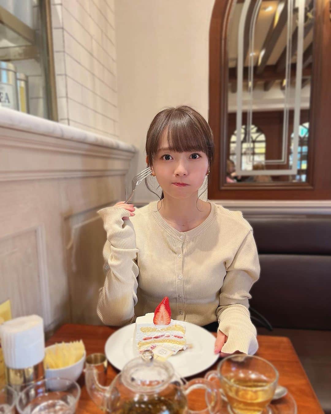 高畑結希さんのインスタグラム写真 - (高畑結希Instagram)「. 今週もがんばってこーね🐿🍓  一口ちょうだいで 1番大きいイチゴ食べたら怒られた . #cafetime #cafe #ショートケーキ #いちご」3月6日 21時37分 - yuhki_takahata