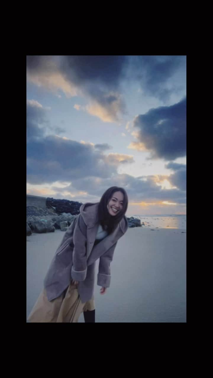 小林美季のインスタグラム：「秋田県にかほ市 nikahodays 📹  雪 海 夕焼け 雪  秋田の3月はまだ少し寒かった🤭  美しい風景がたくさんあります*  #nikahodays #秋田県 #にかほ市 #撮影 #shooting #オフショット」